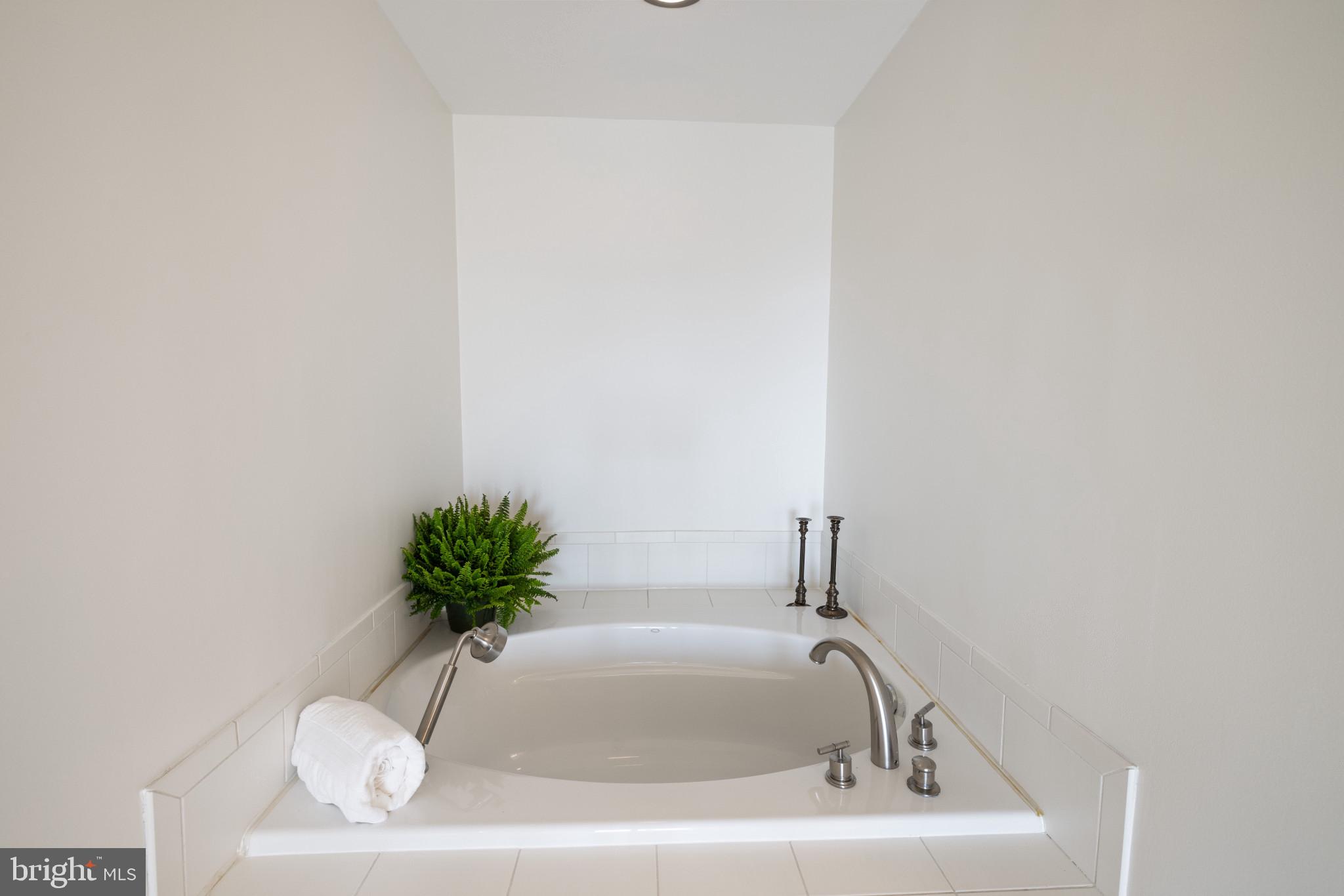 HARBORVIEW TOWERS - Residential