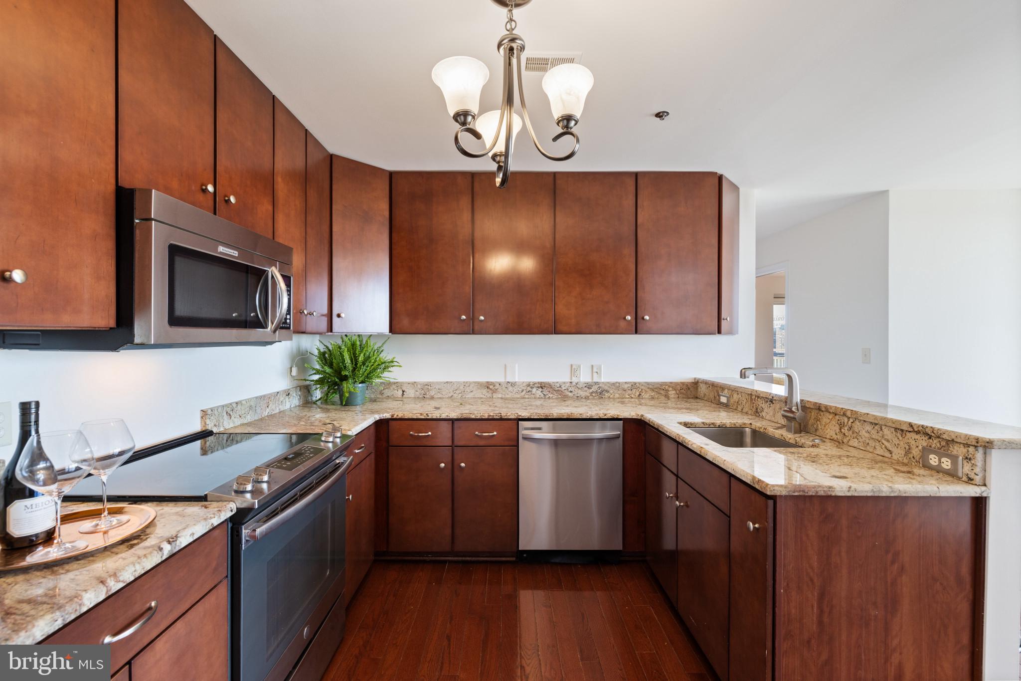 HARBORVIEW TOWERS - Residential