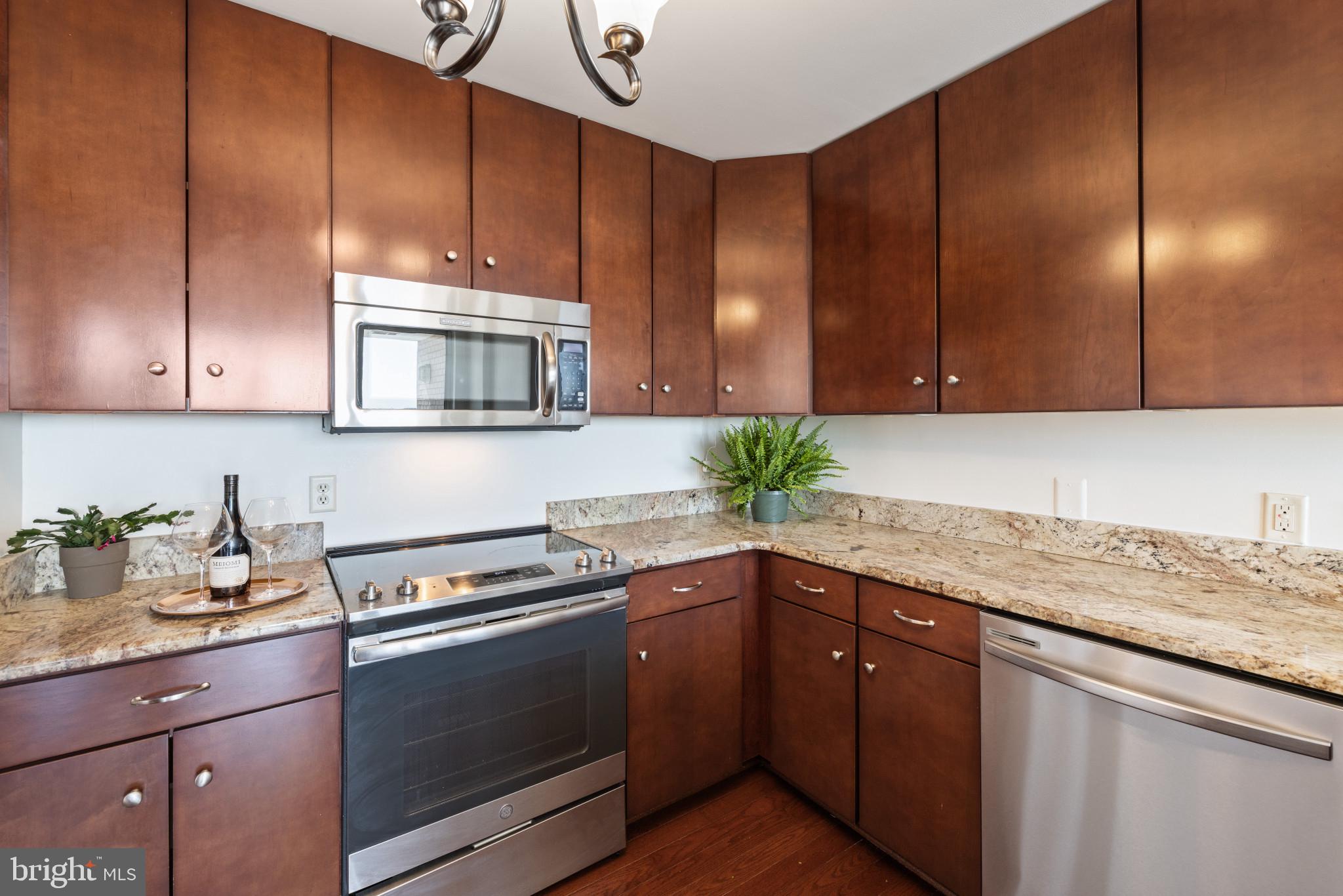 HARBORVIEW TOWERS - Residential