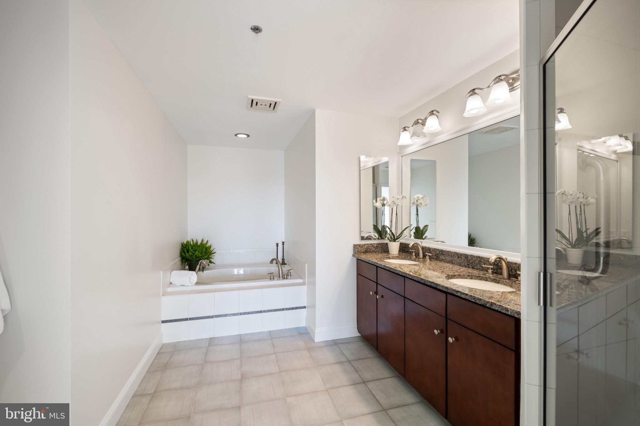 HARBORVIEW TOWERS - Residential