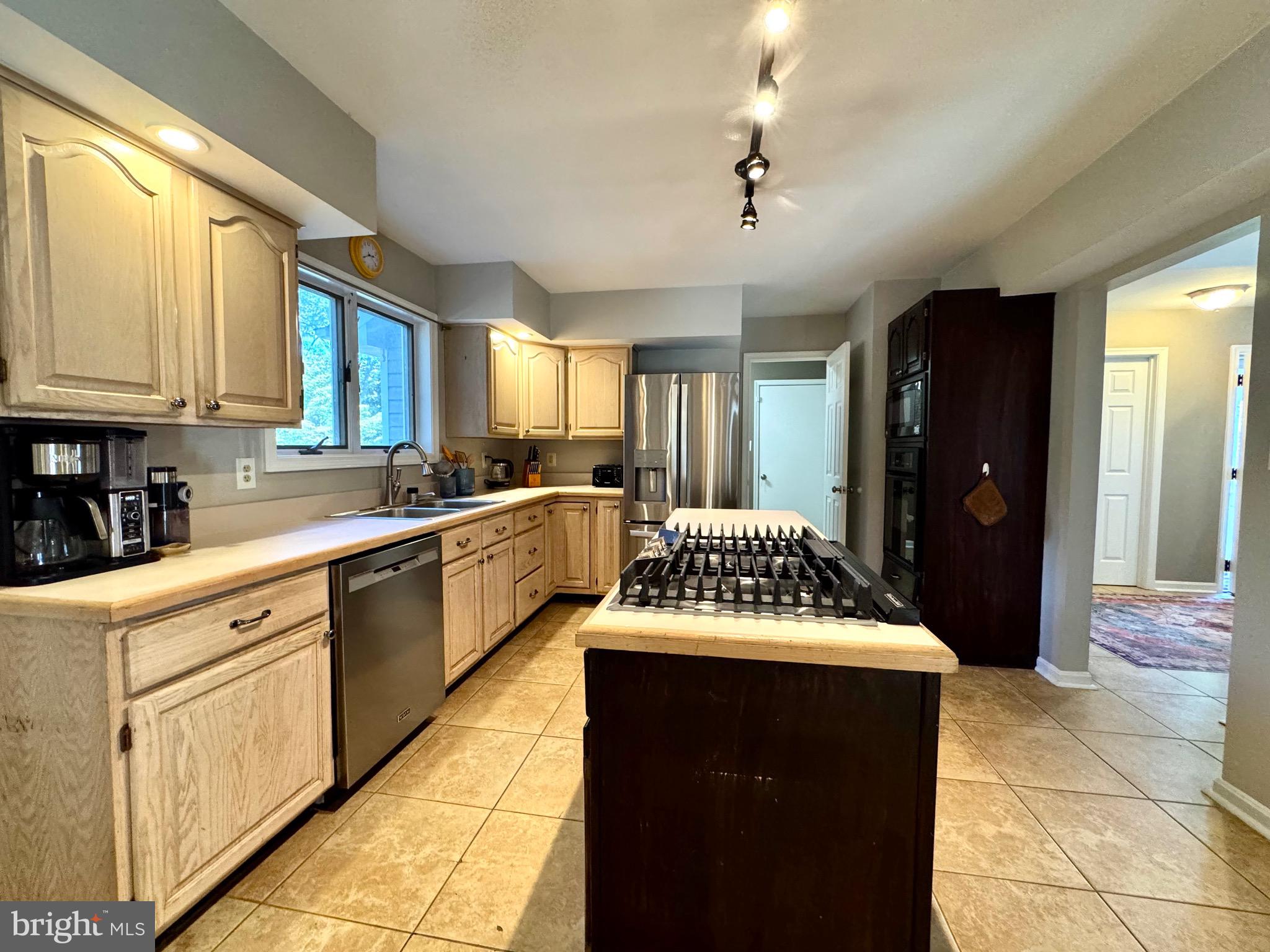 KENT ISLAND ESTATES - Residential