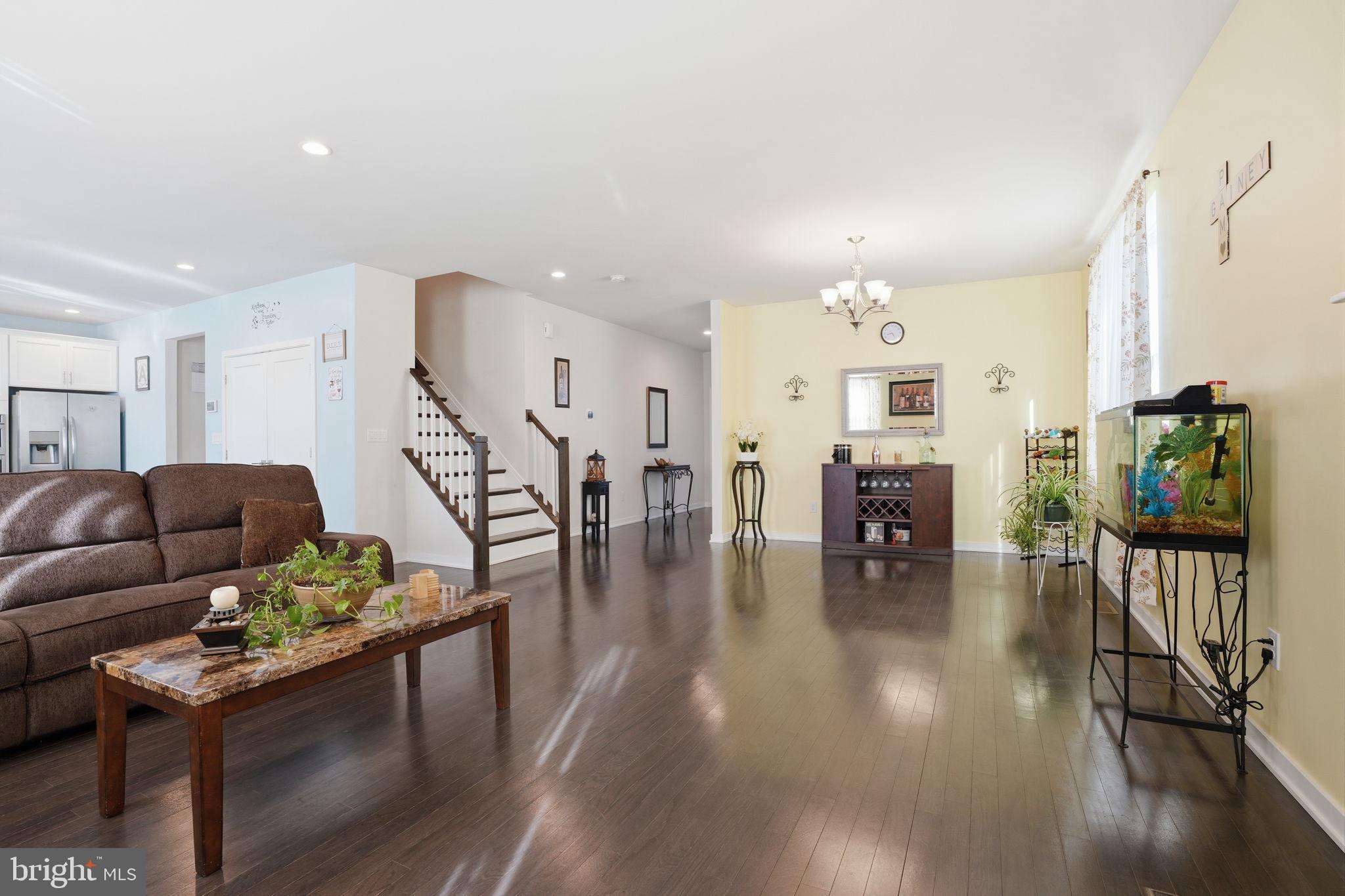 TWIN LAKES - Residential