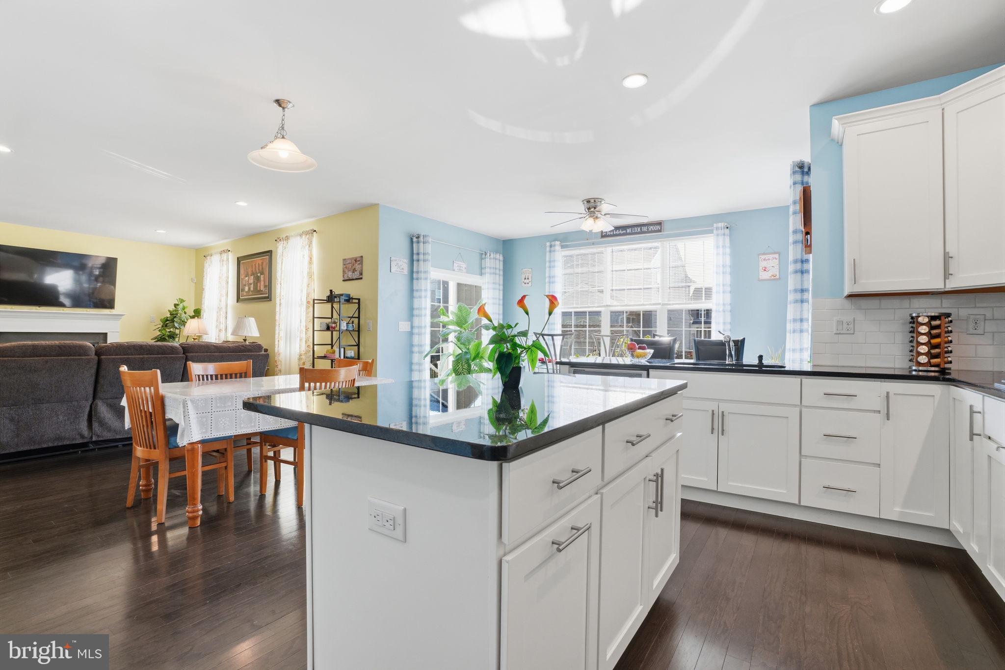 TWIN LAKES - Residential