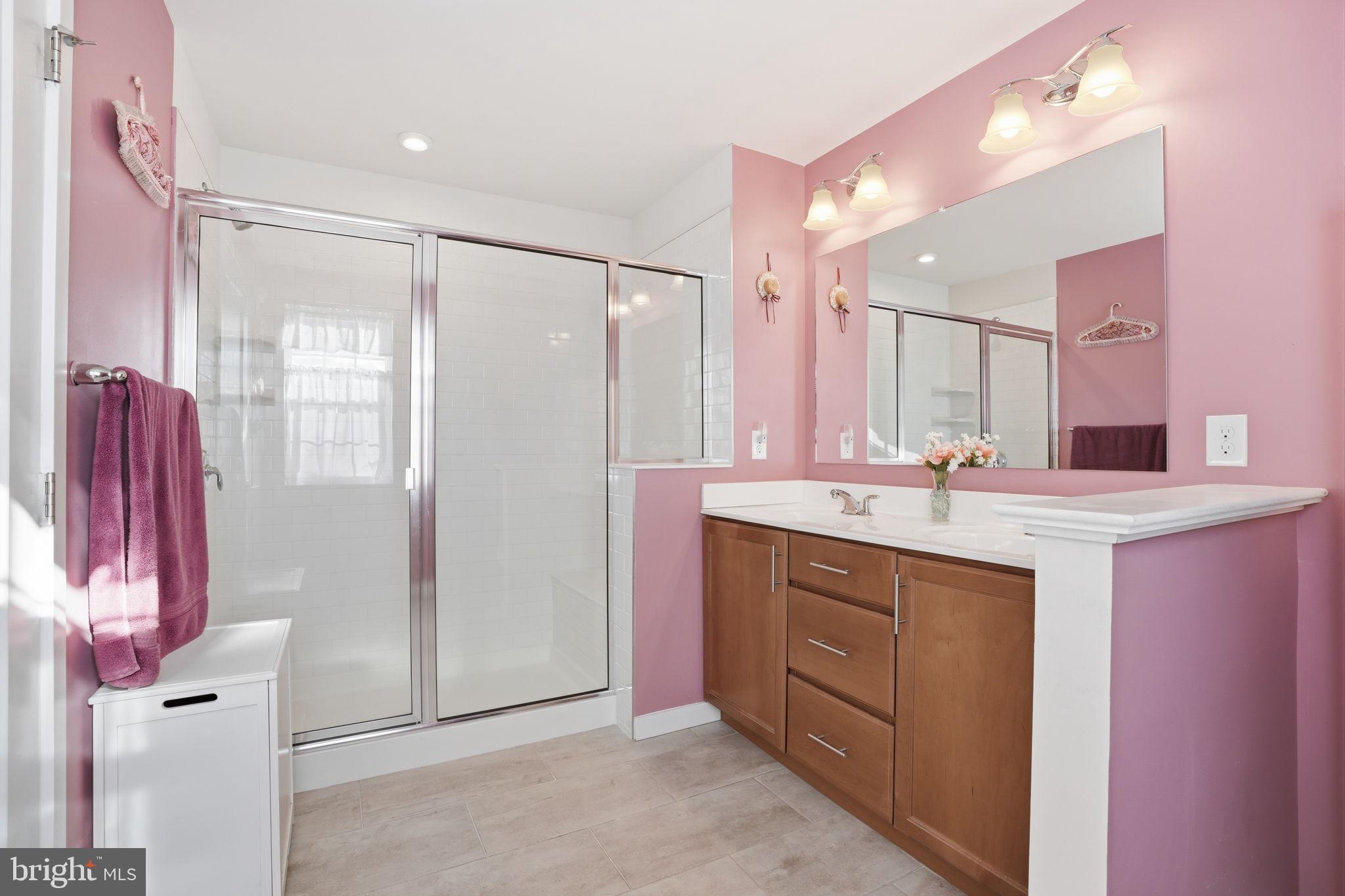 TWIN LAKES - Residential