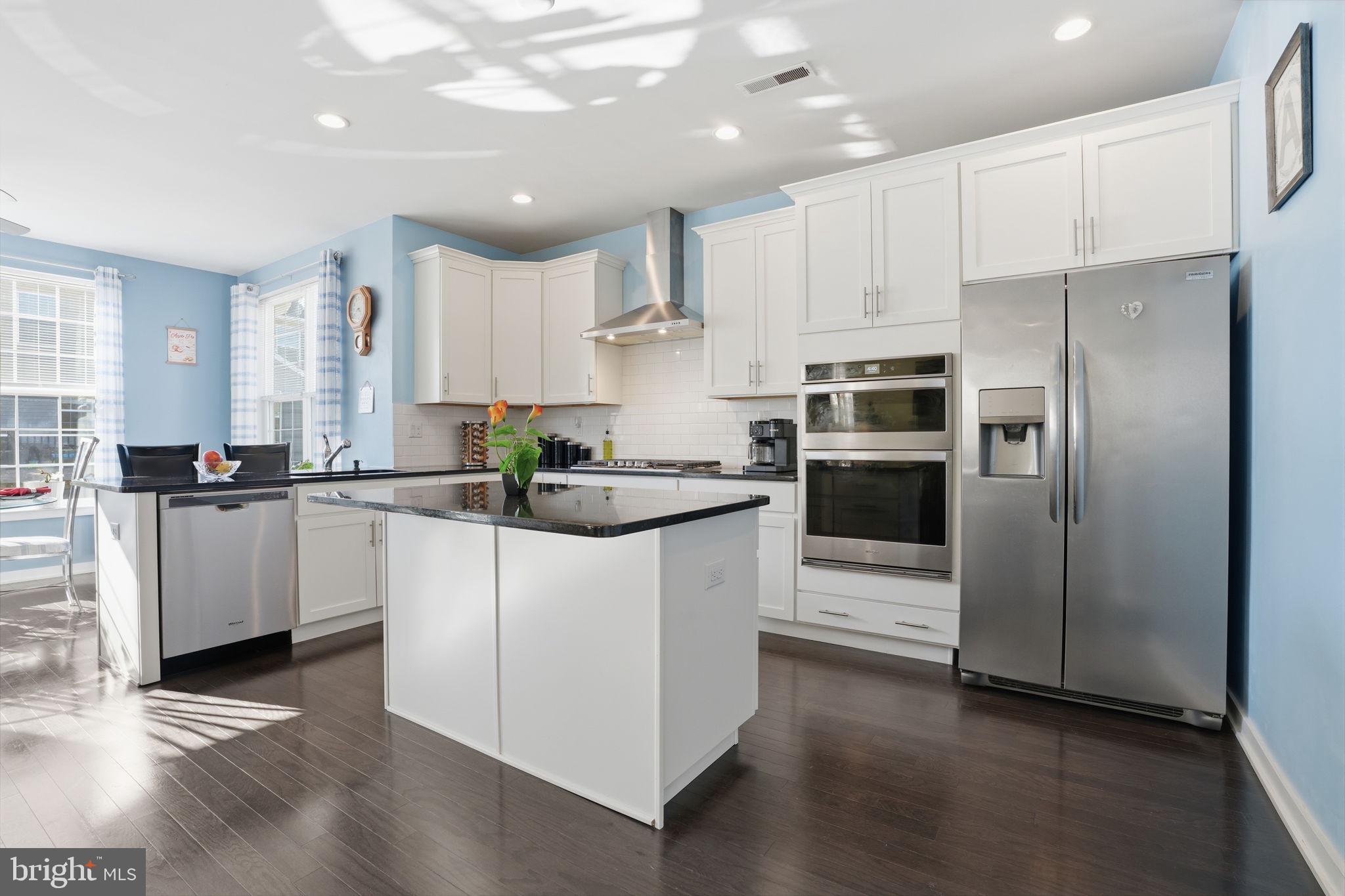 TWIN LAKES - Residential