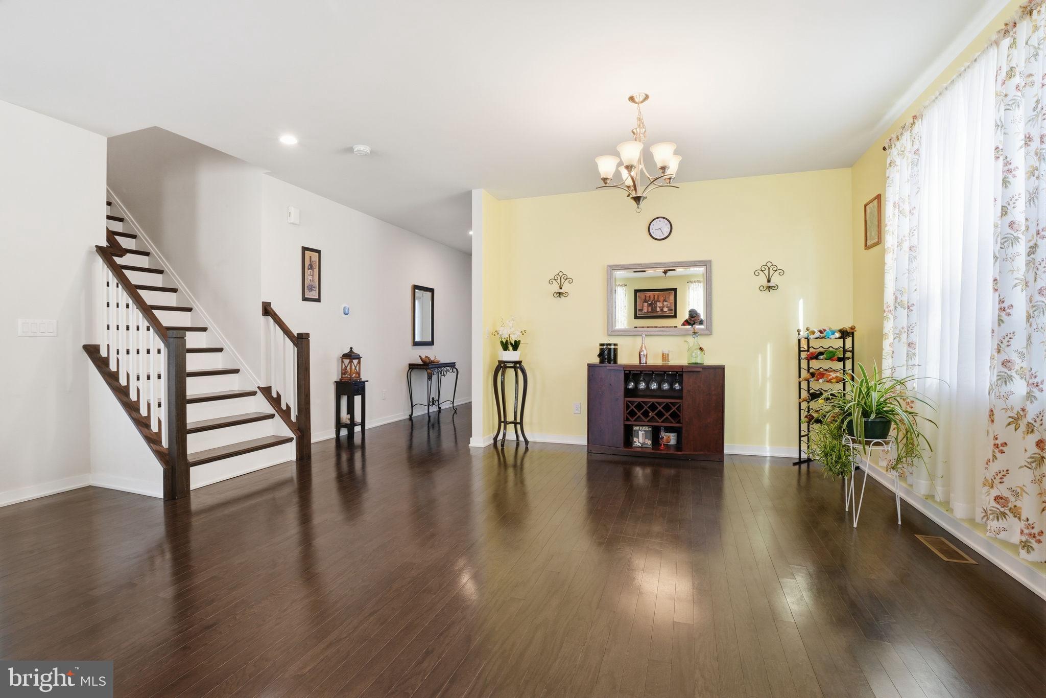 TWIN LAKES - Residential