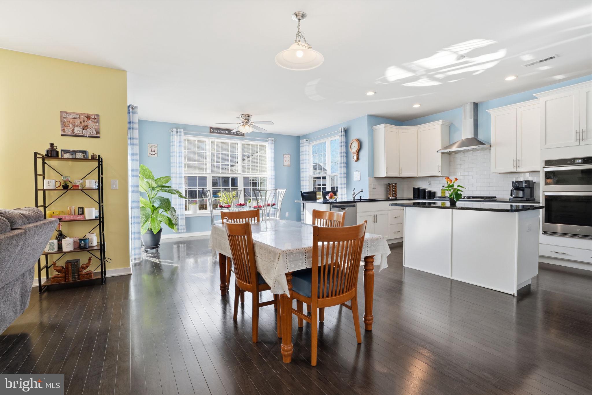 TWIN LAKES - Residential