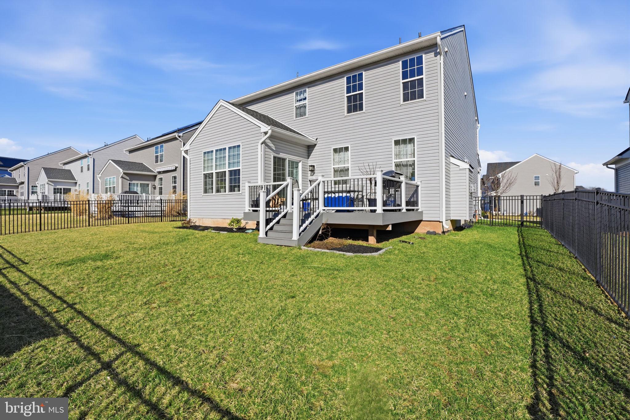 TWIN LAKES - Residential