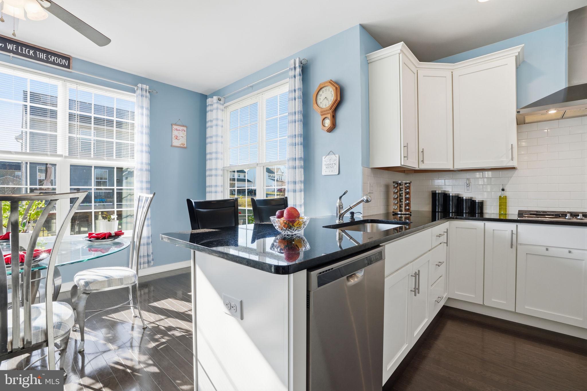 TWIN LAKES - Residential