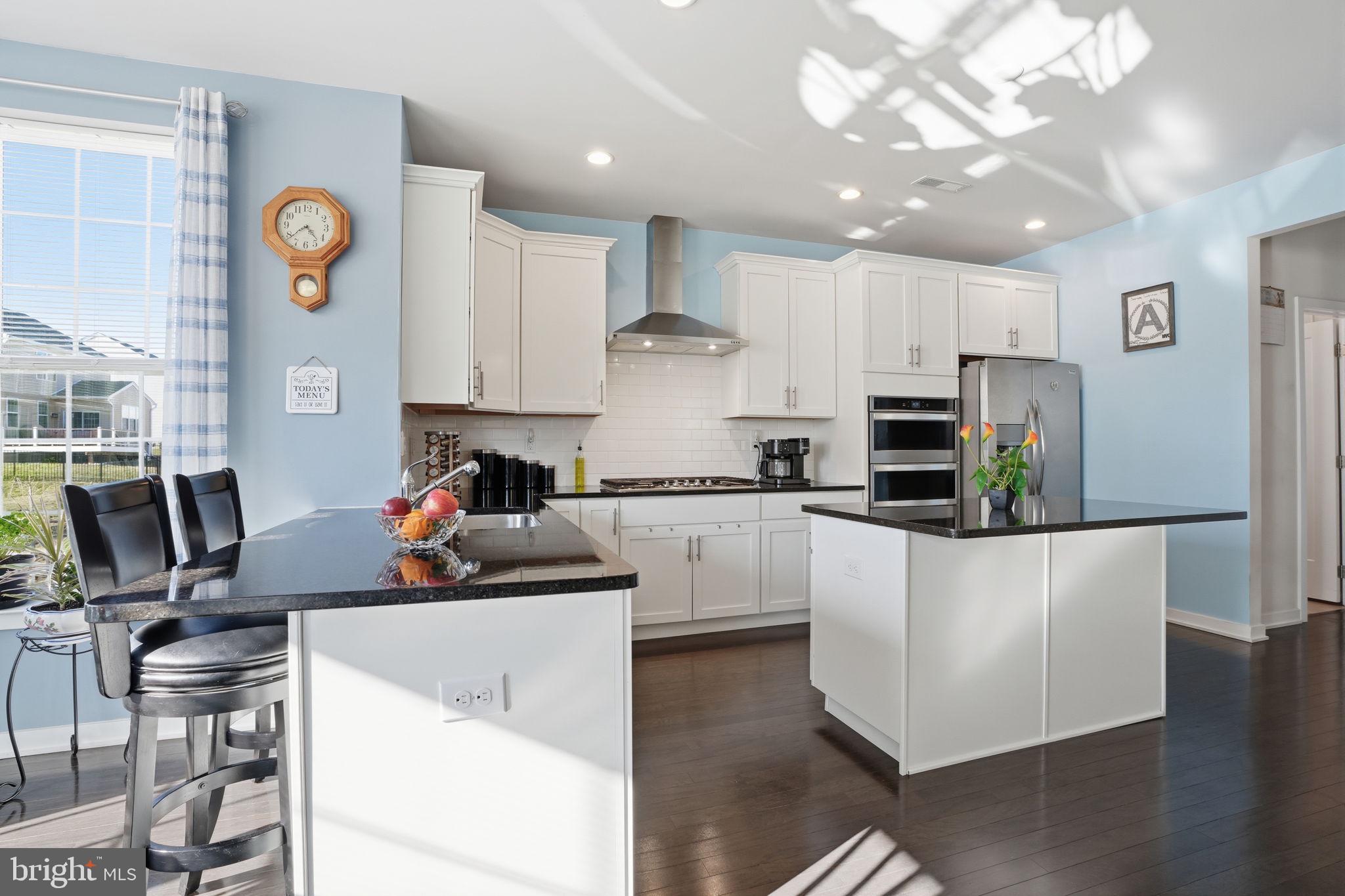 TWIN LAKES - Residential