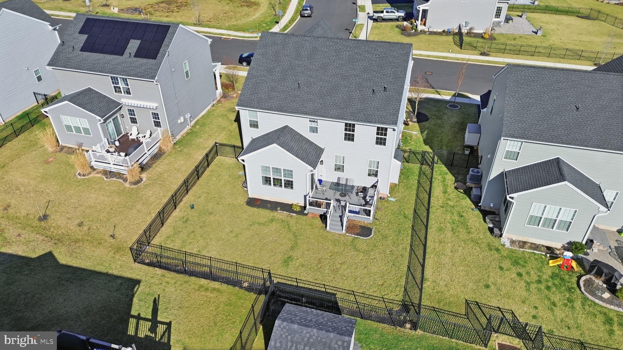 TWIN LAKES - Residential