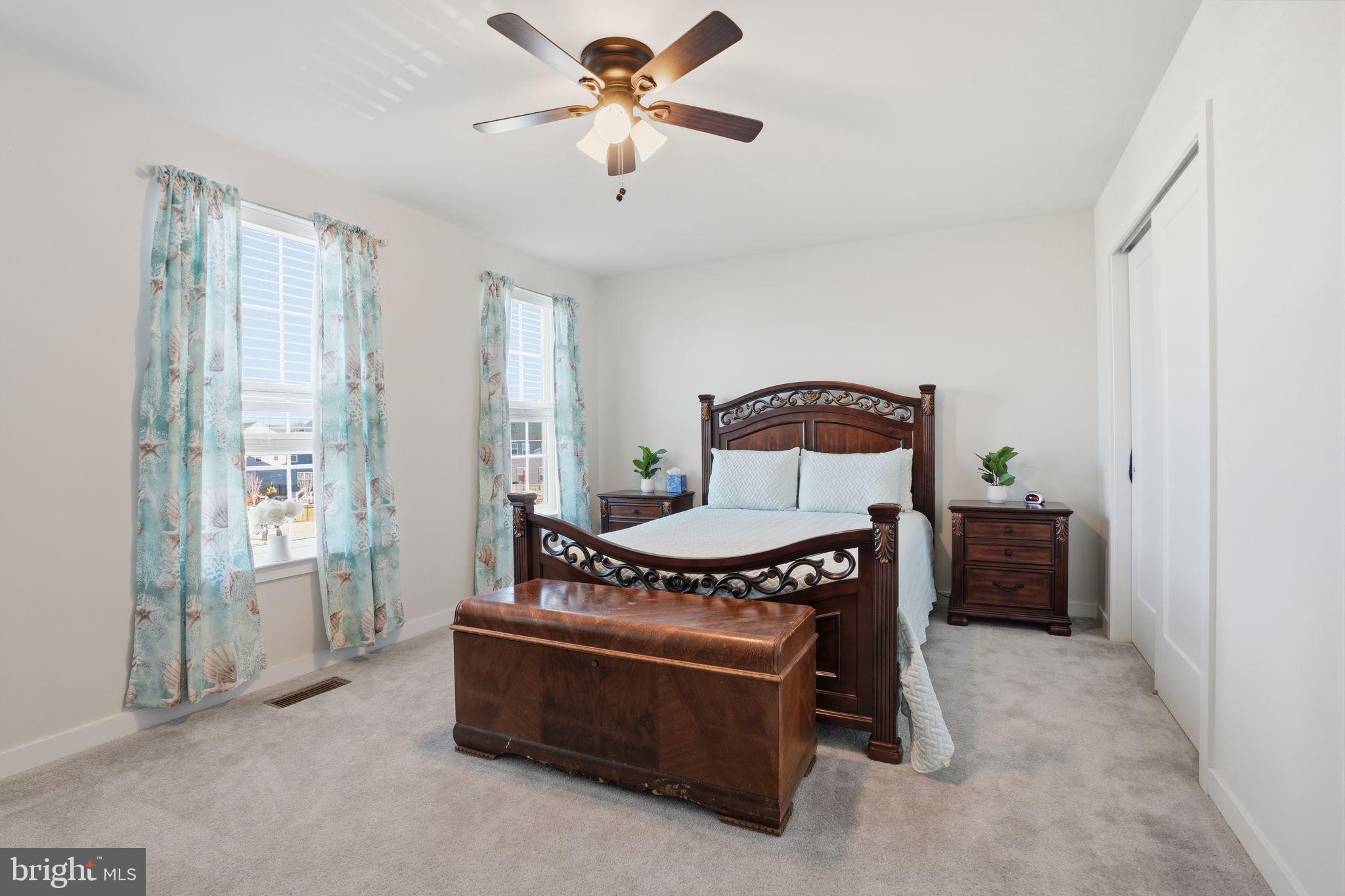 TWIN LAKES - Residential