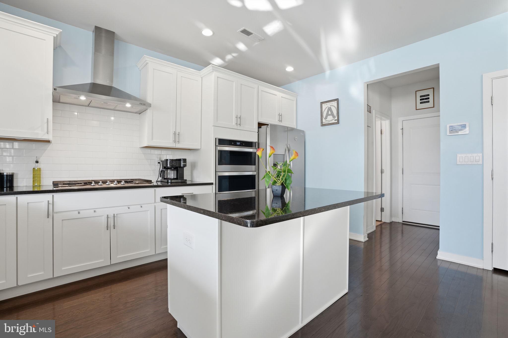 TWIN LAKES - Residential