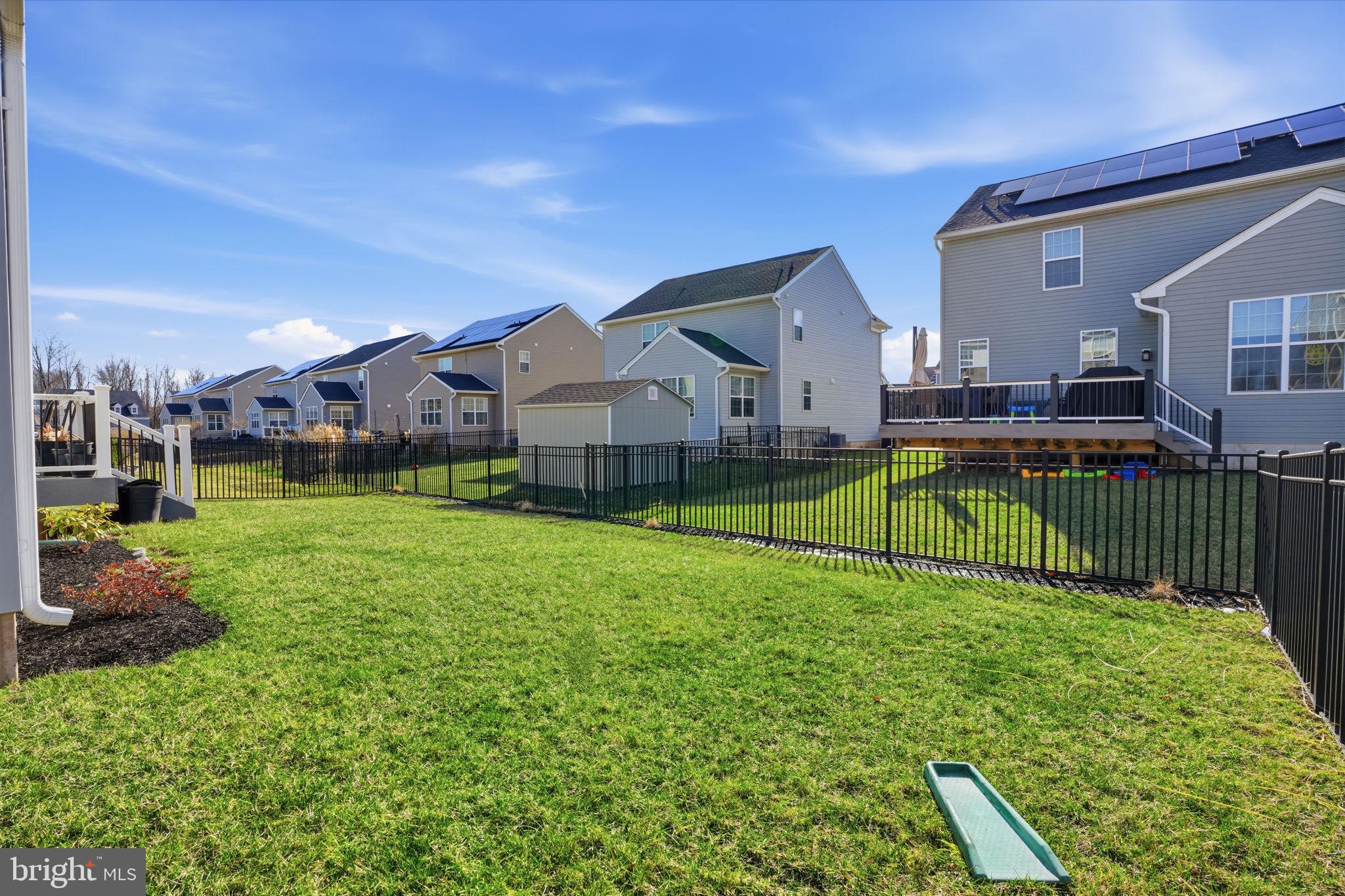 TWIN LAKES - Residential