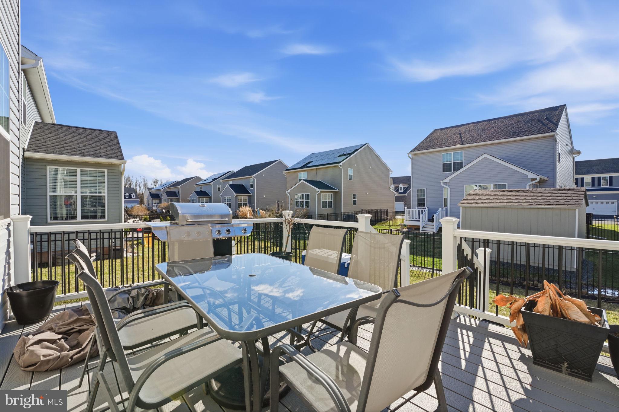 TWIN LAKES - Residential