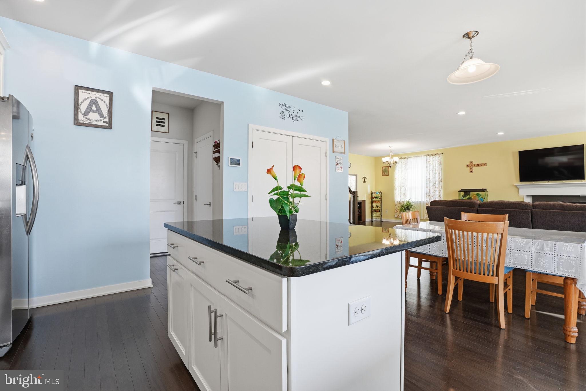 TWIN LAKES - Residential