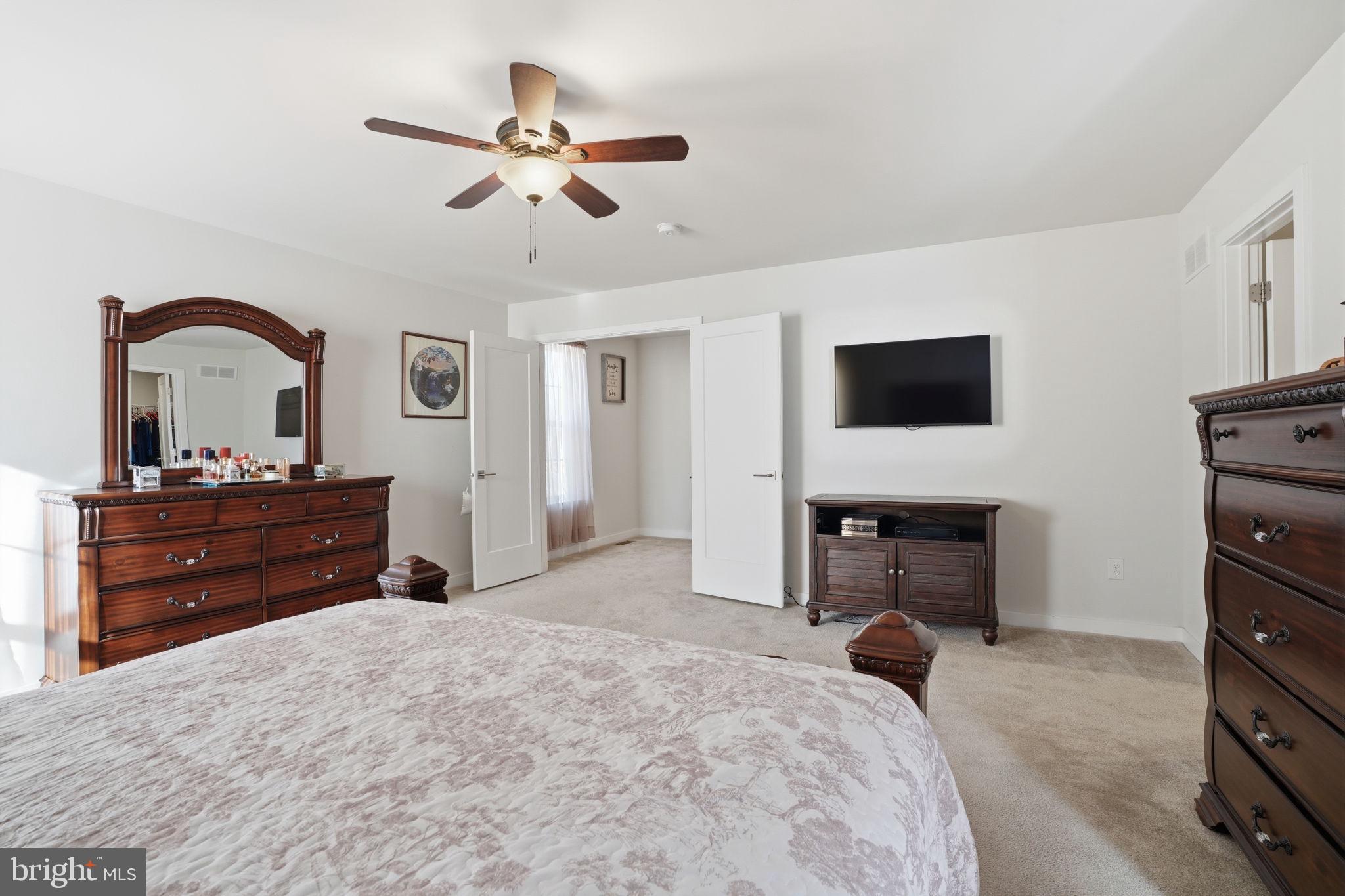 TWIN LAKES - Residential