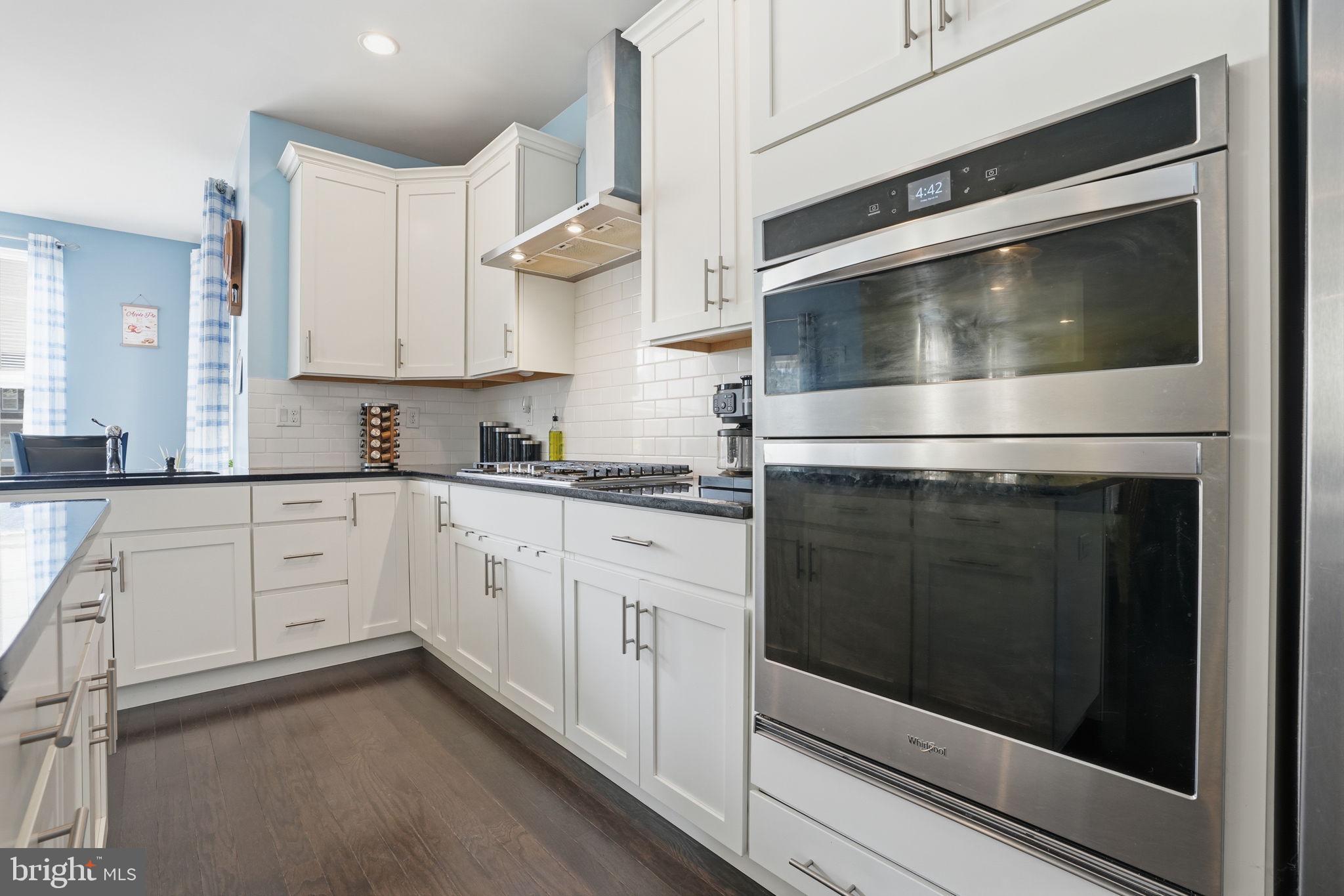 TWIN LAKES - Residential