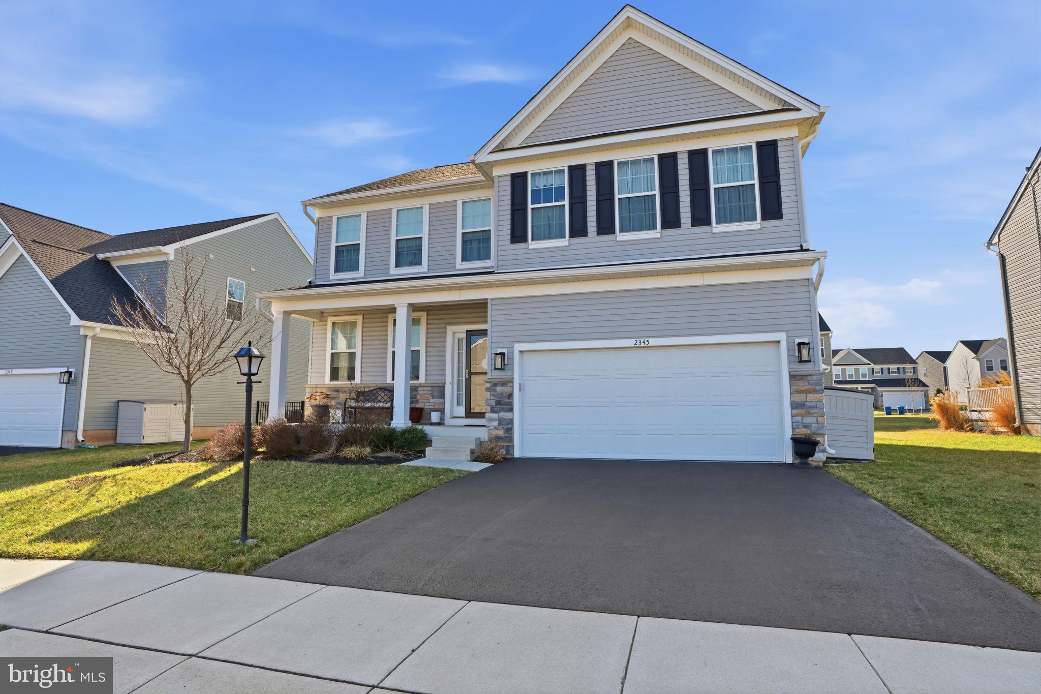 TWIN LAKES - Residential