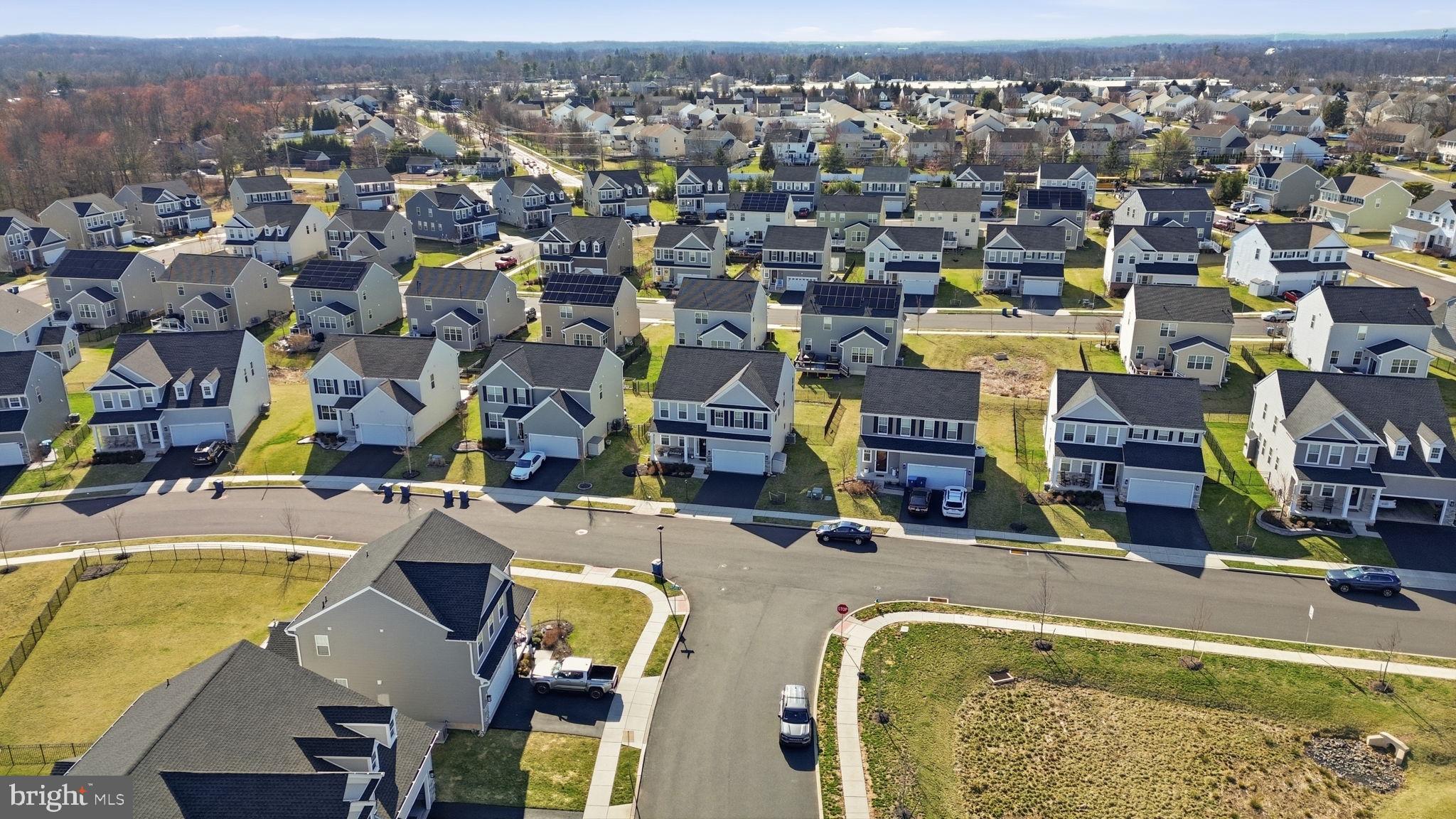 TWIN LAKES - Residential