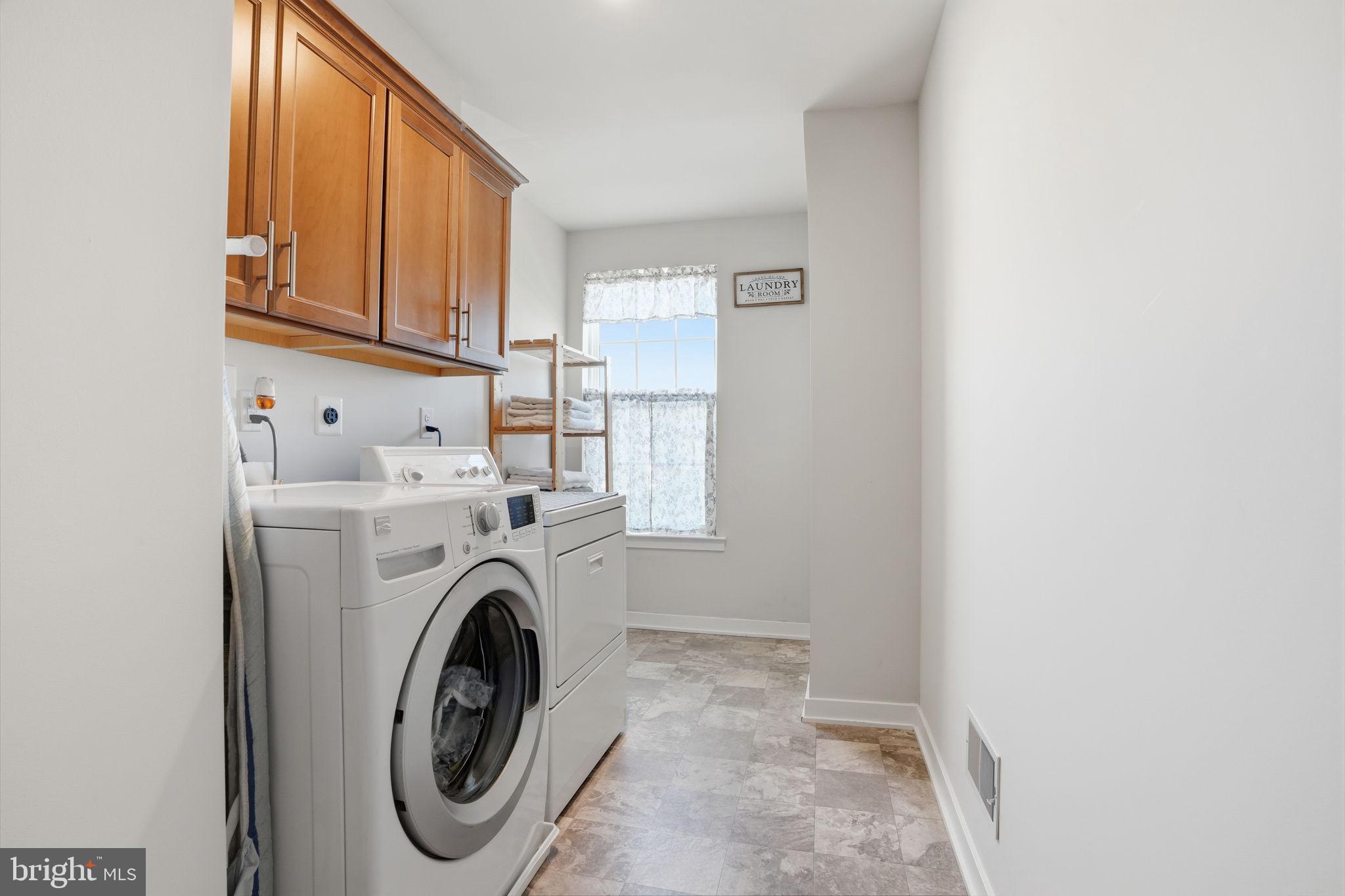 TWIN LAKES - Residential