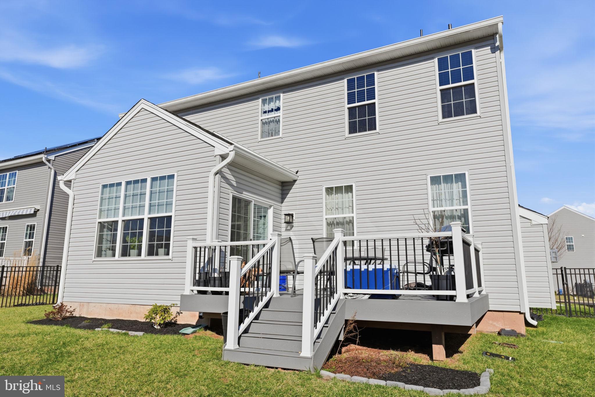 TWIN LAKES - Residential