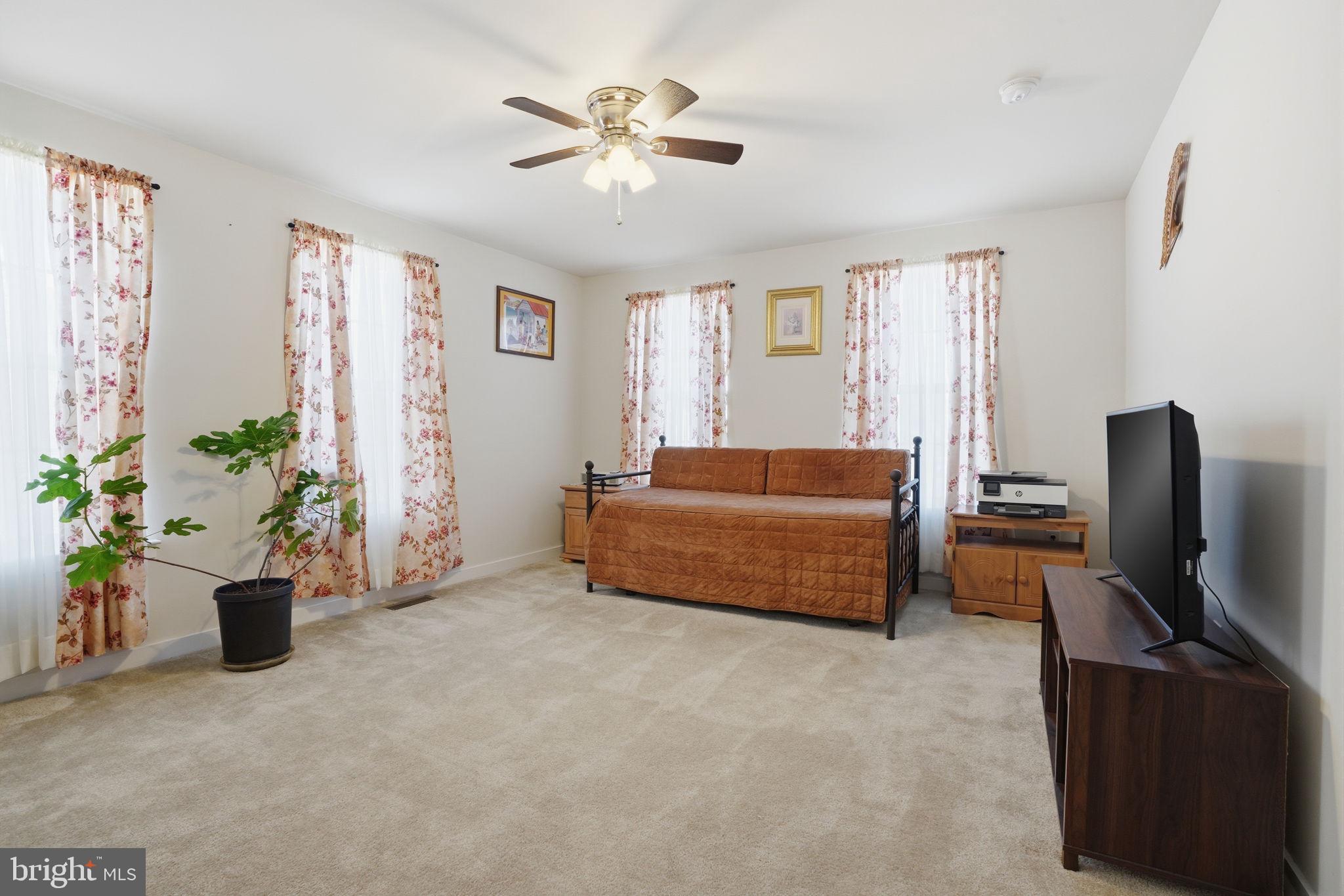 TWIN LAKES - Residential