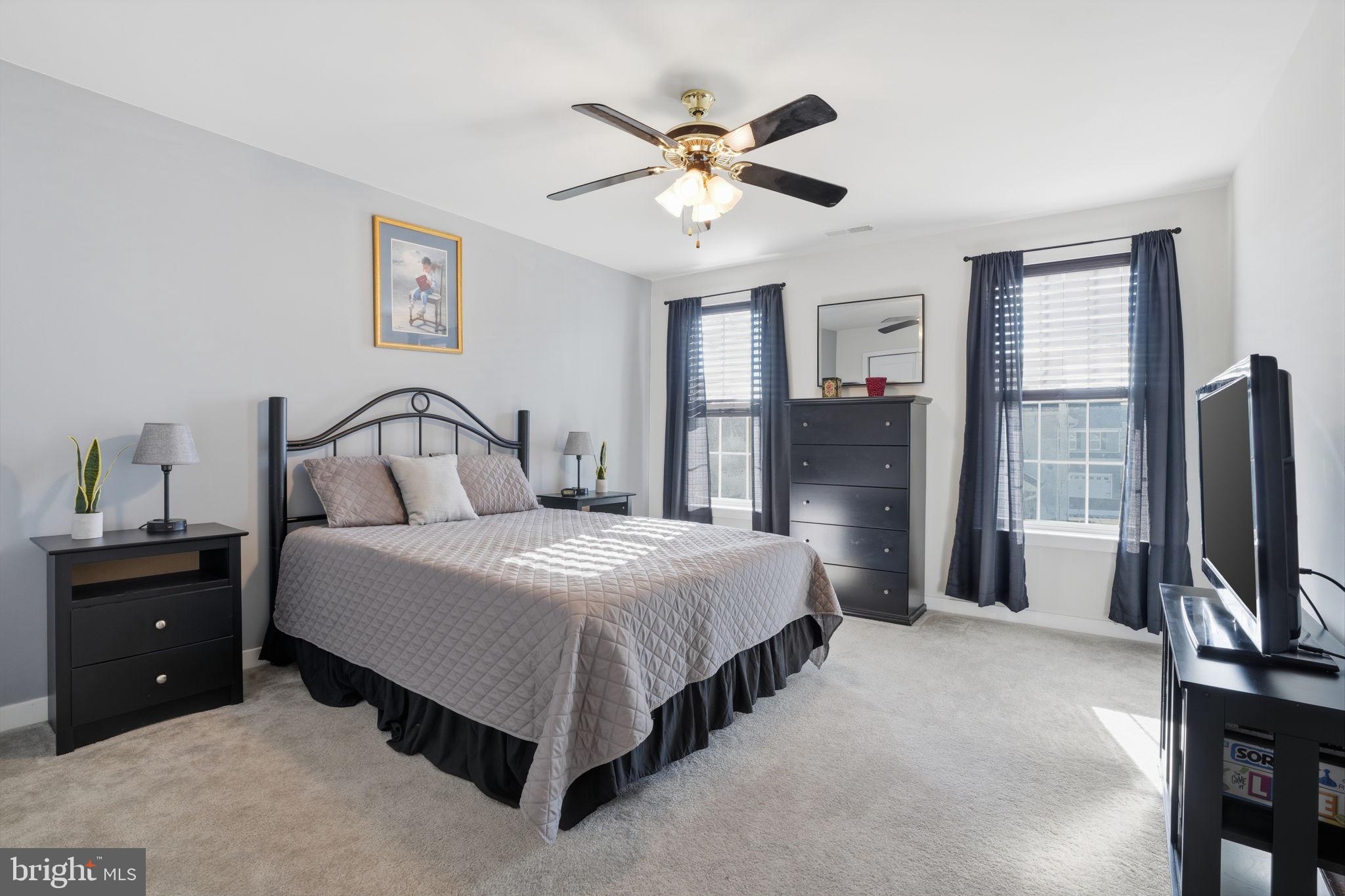 TWIN LAKES - Residential