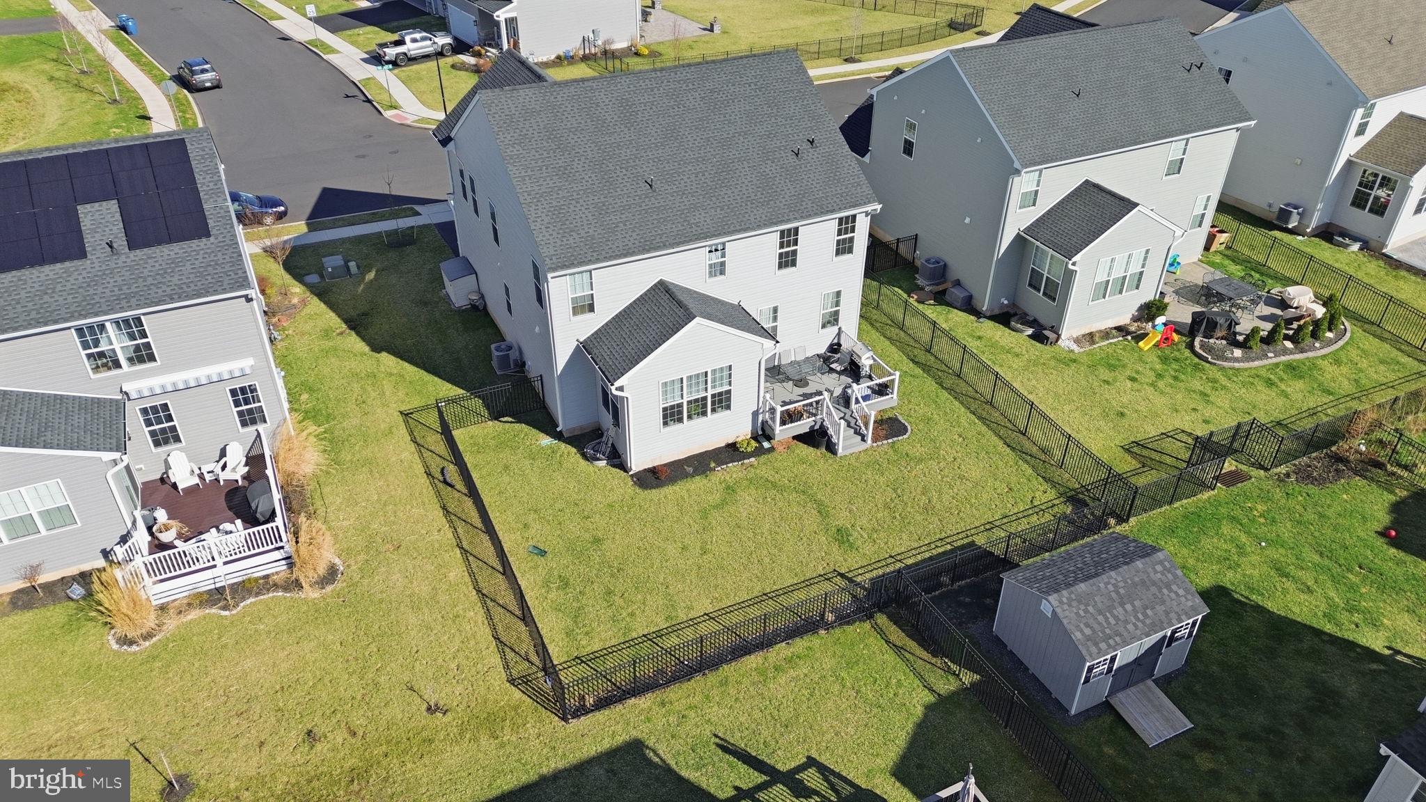 TWIN LAKES - Residential