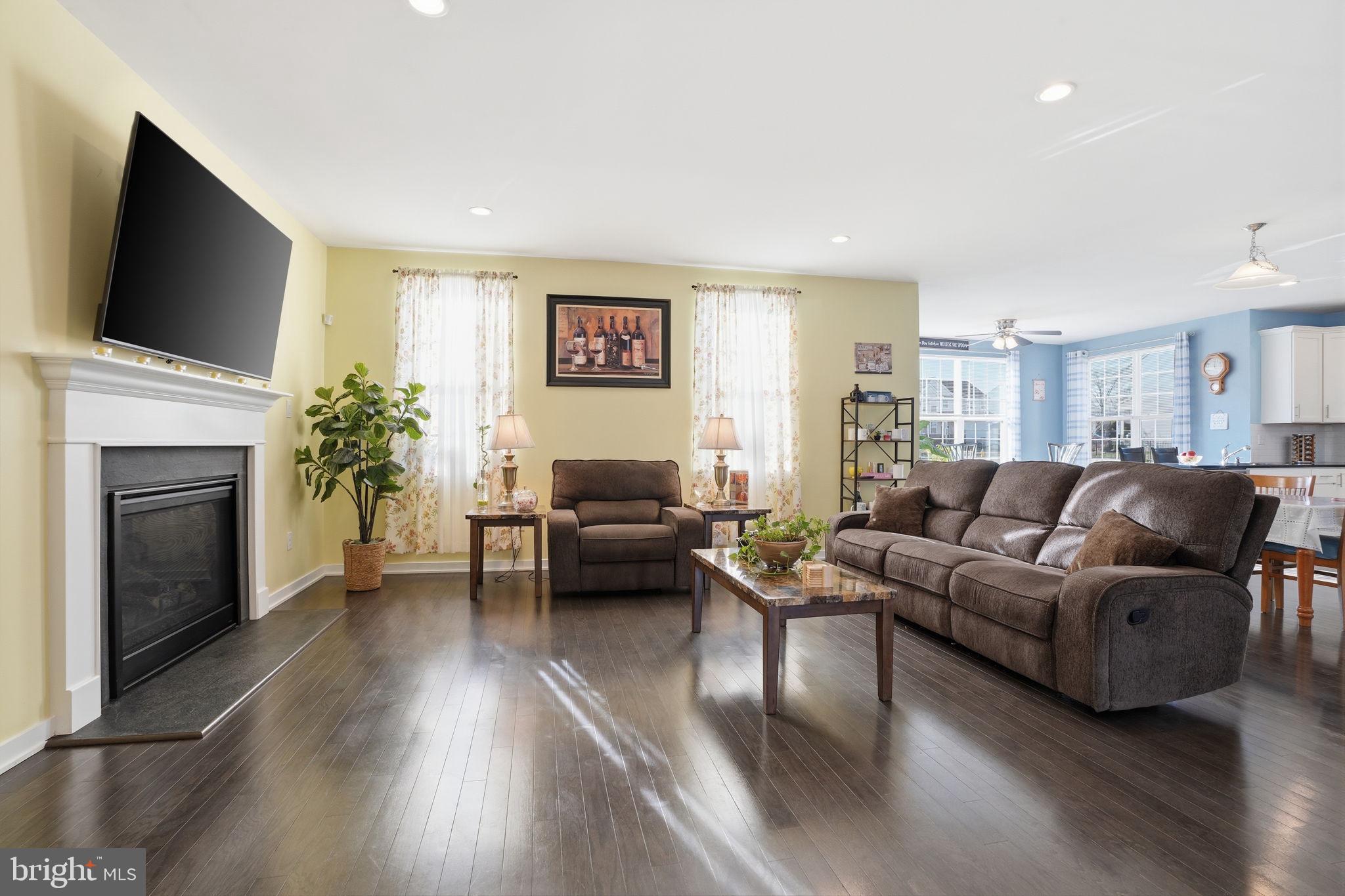 TWIN LAKES - Residential