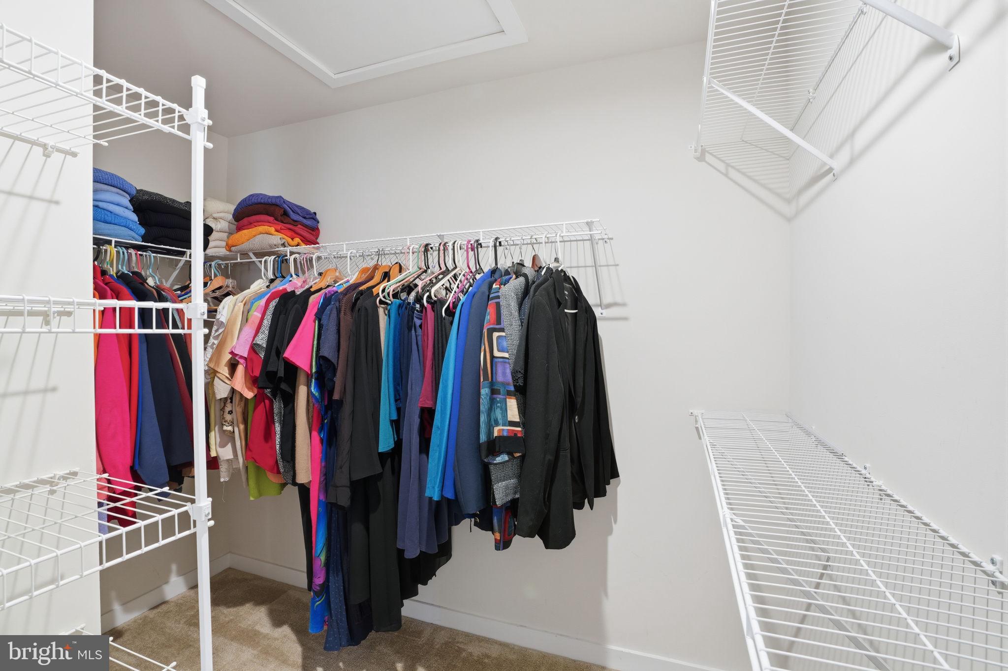 TWIN LAKES - Residential