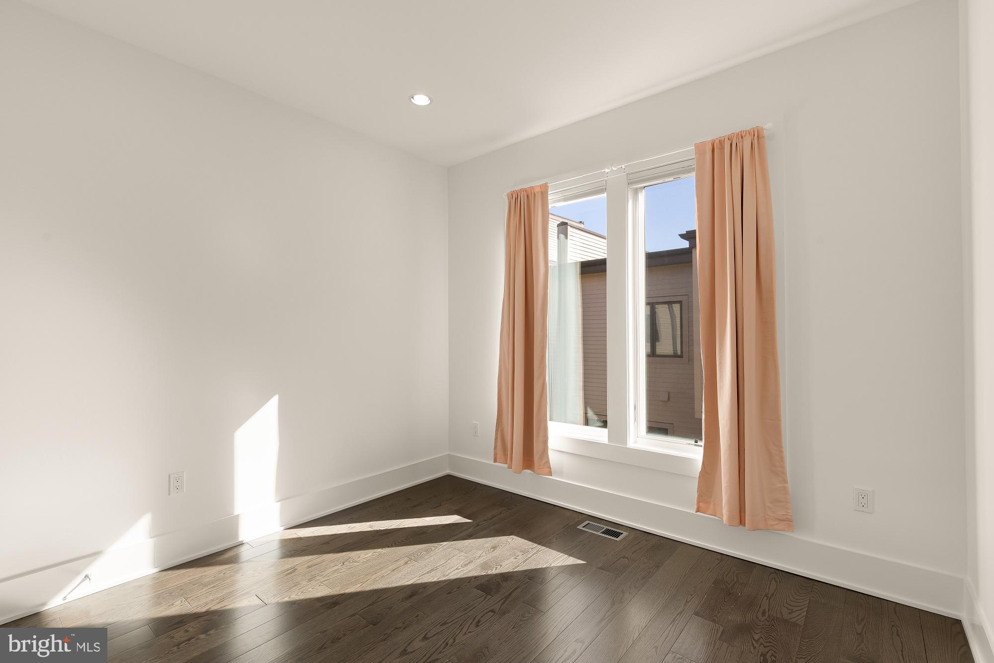 GROSVENOR HEIGHTS - Residential