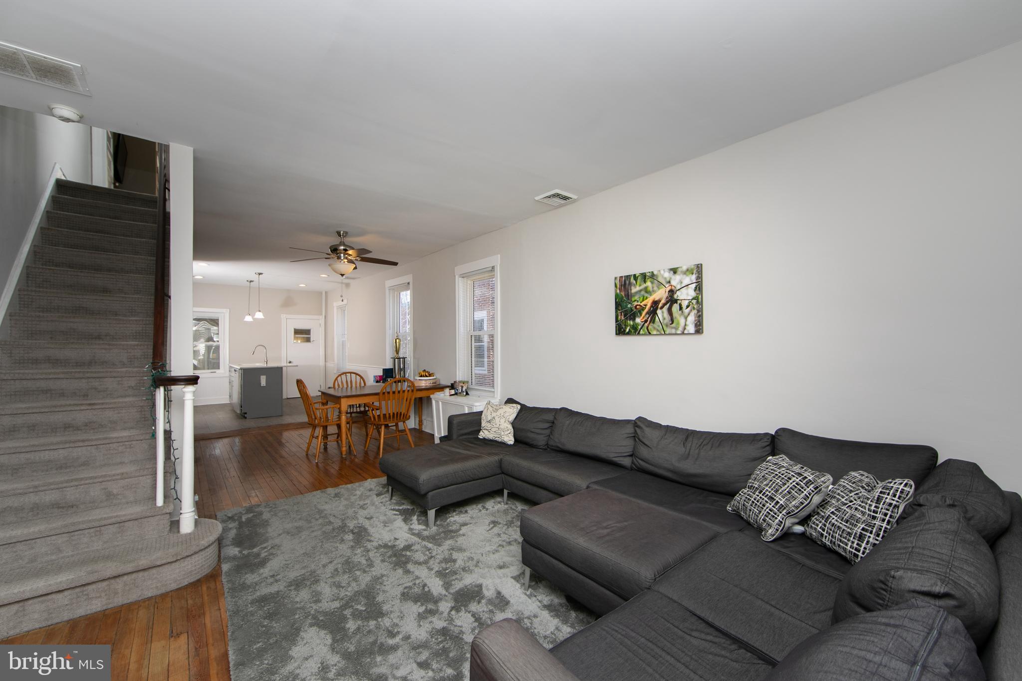 8 WYNNEWOOD AVENUE
