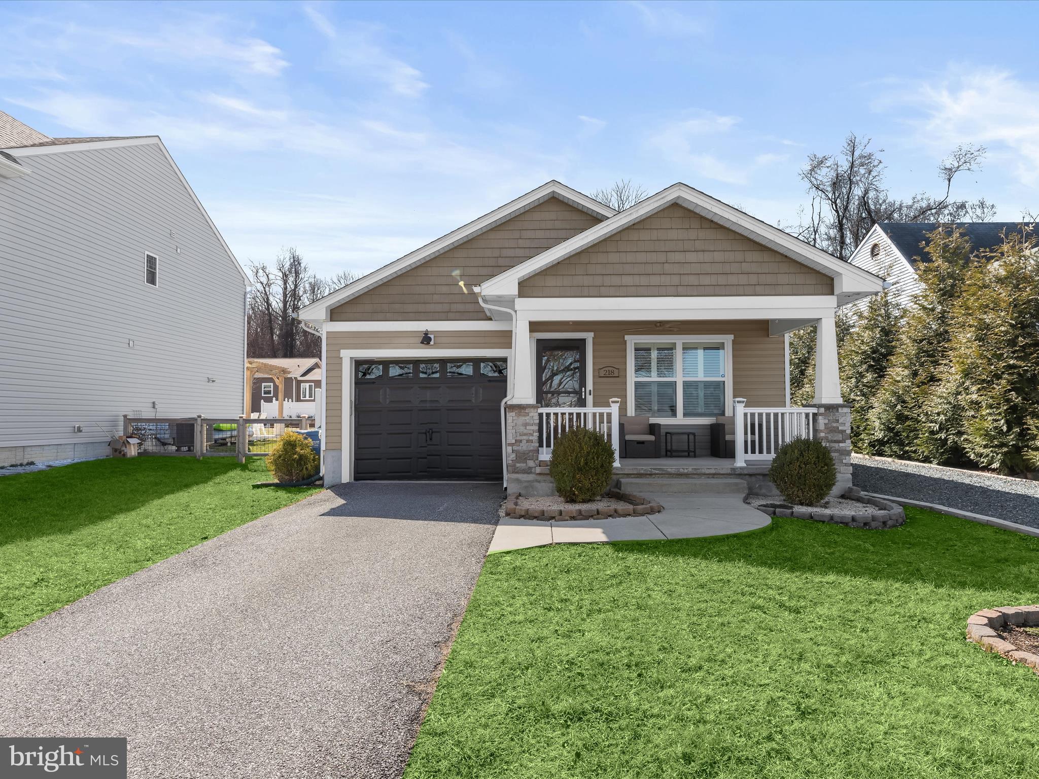 WILLOUGHBY BEACH - Residential