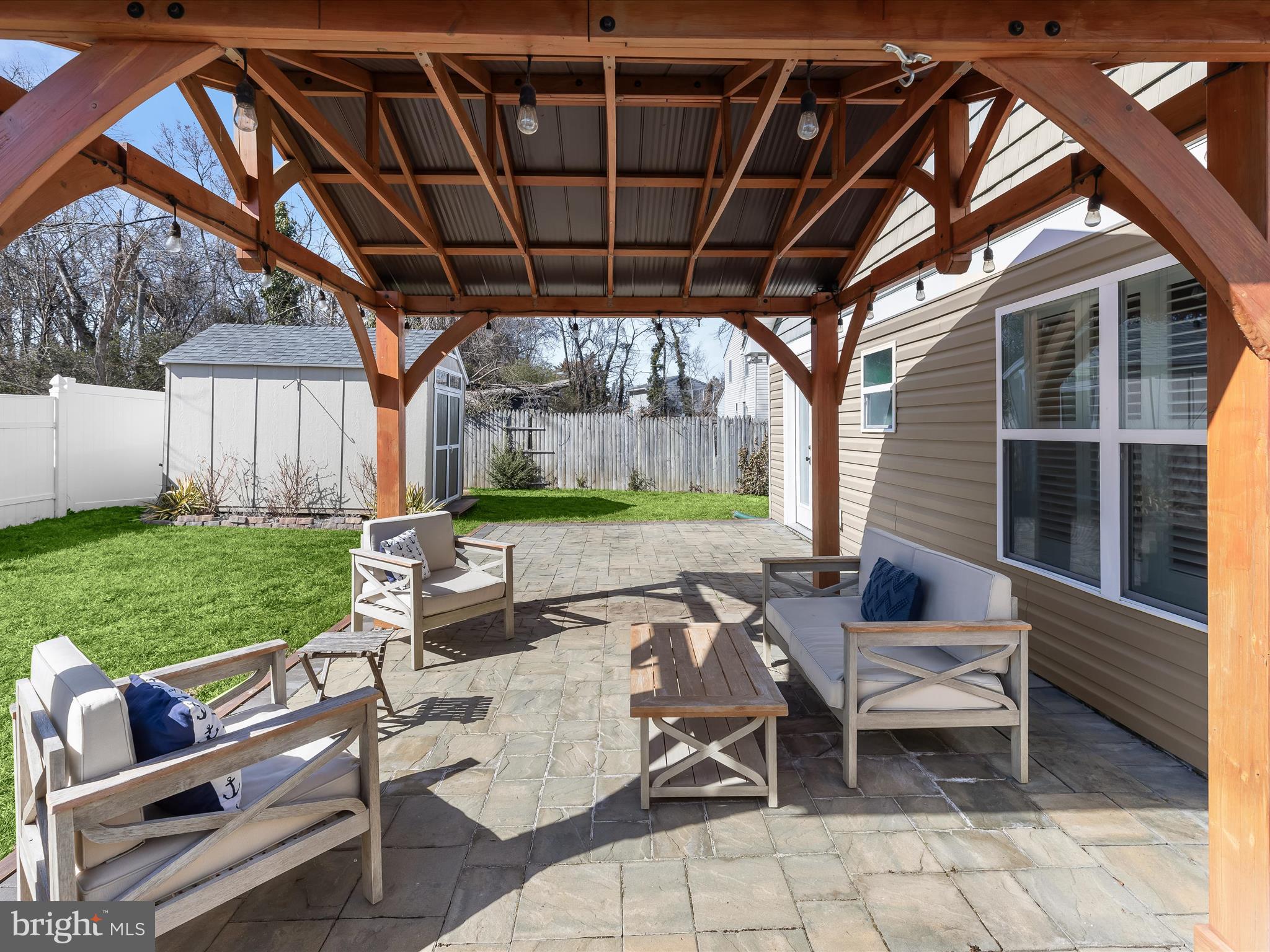 WILLOUGHBY BEACH - Residential