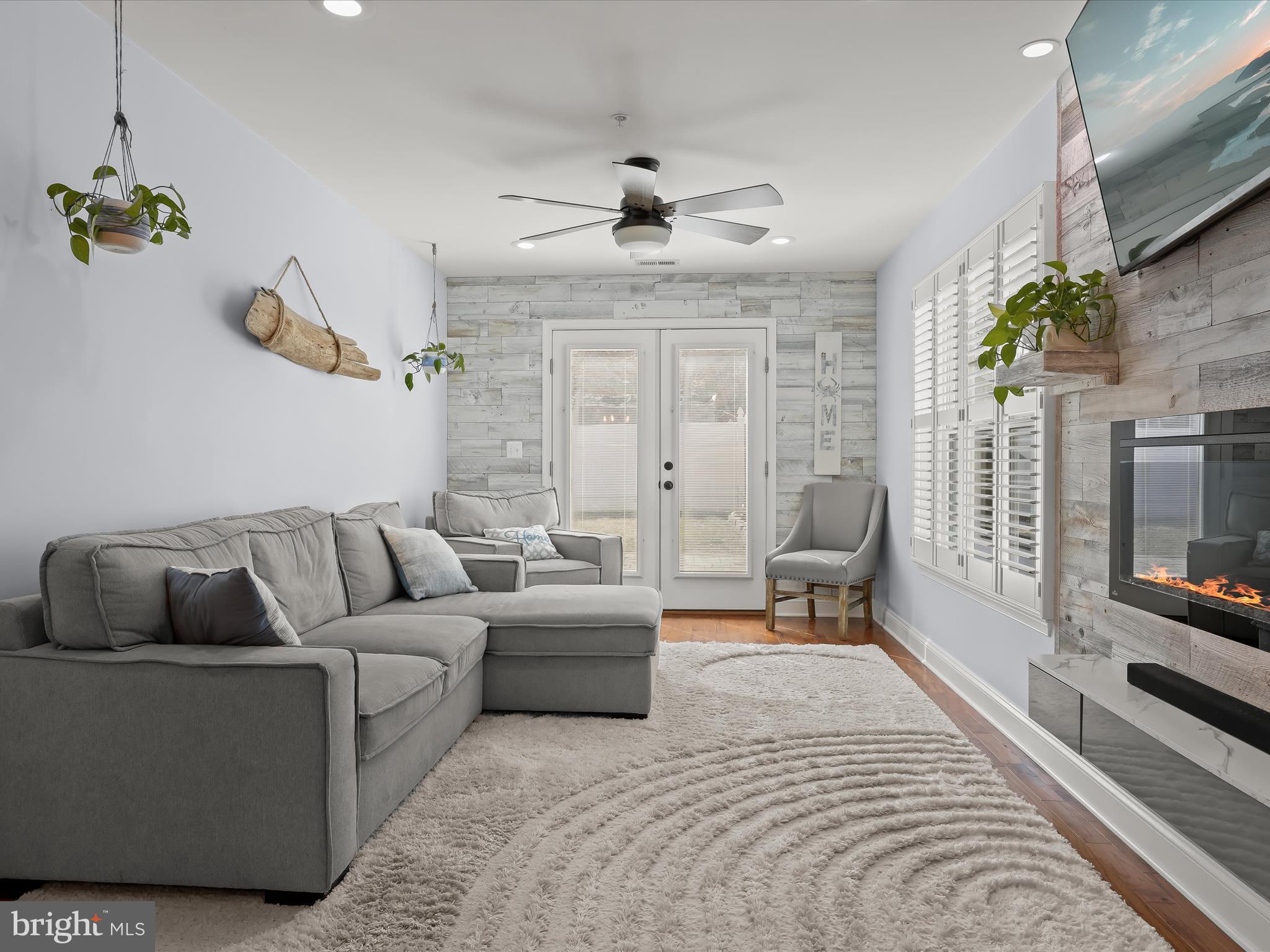 WILLOUGHBY BEACH - Residential