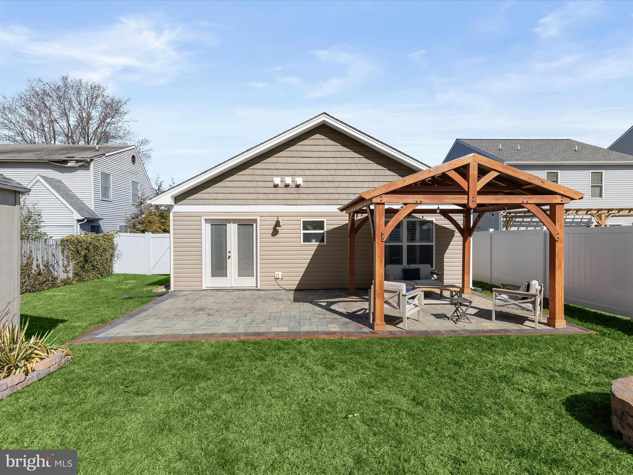 WILLOUGHBY BEACH - Residential