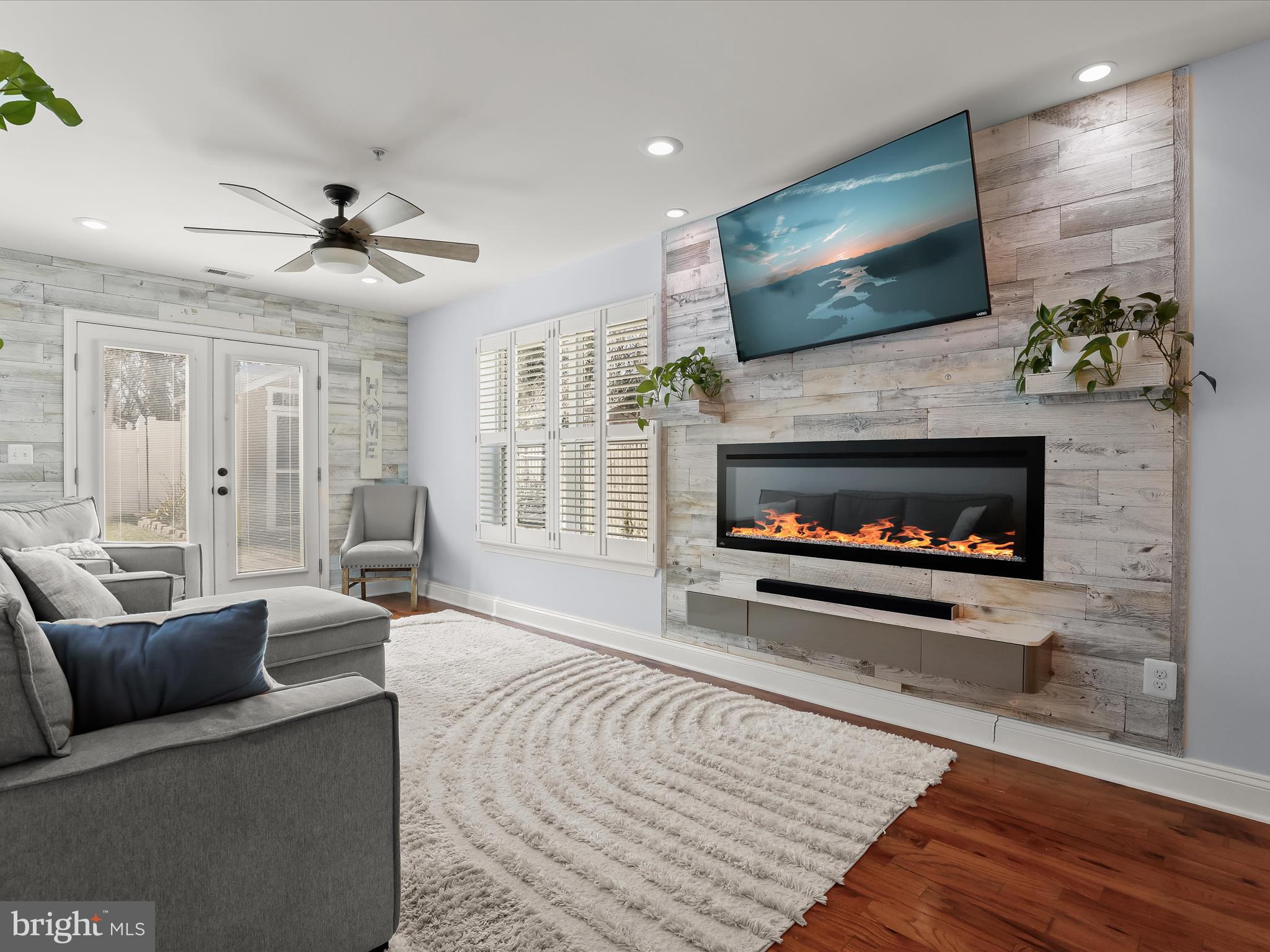 WILLOUGHBY BEACH - Residential