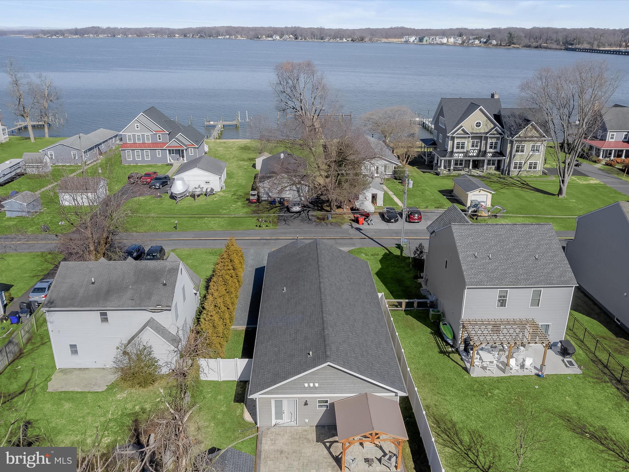 WILLOUGHBY BEACH - Residential