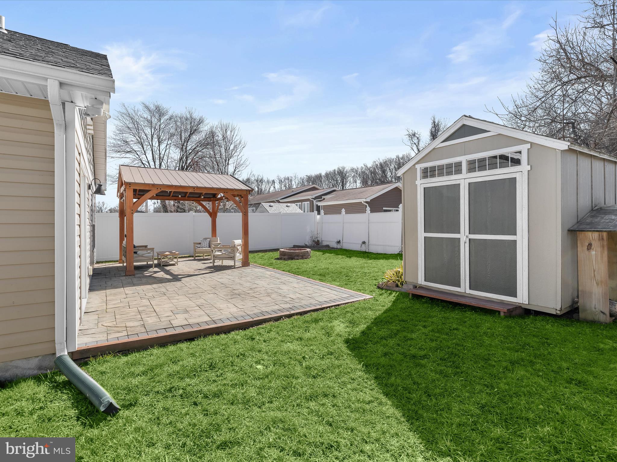 WILLOUGHBY BEACH - Residential