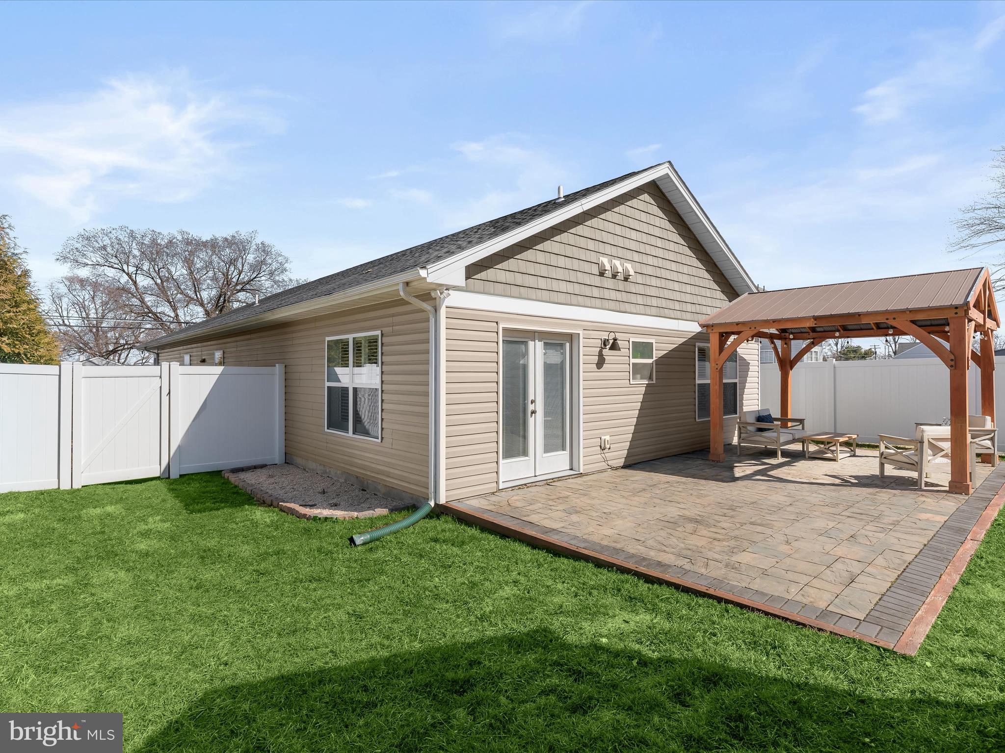 WILLOUGHBY BEACH - Residential