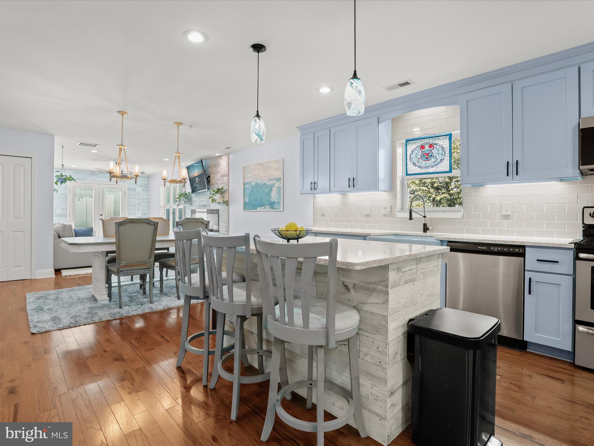 WILLOUGHBY BEACH - Residential