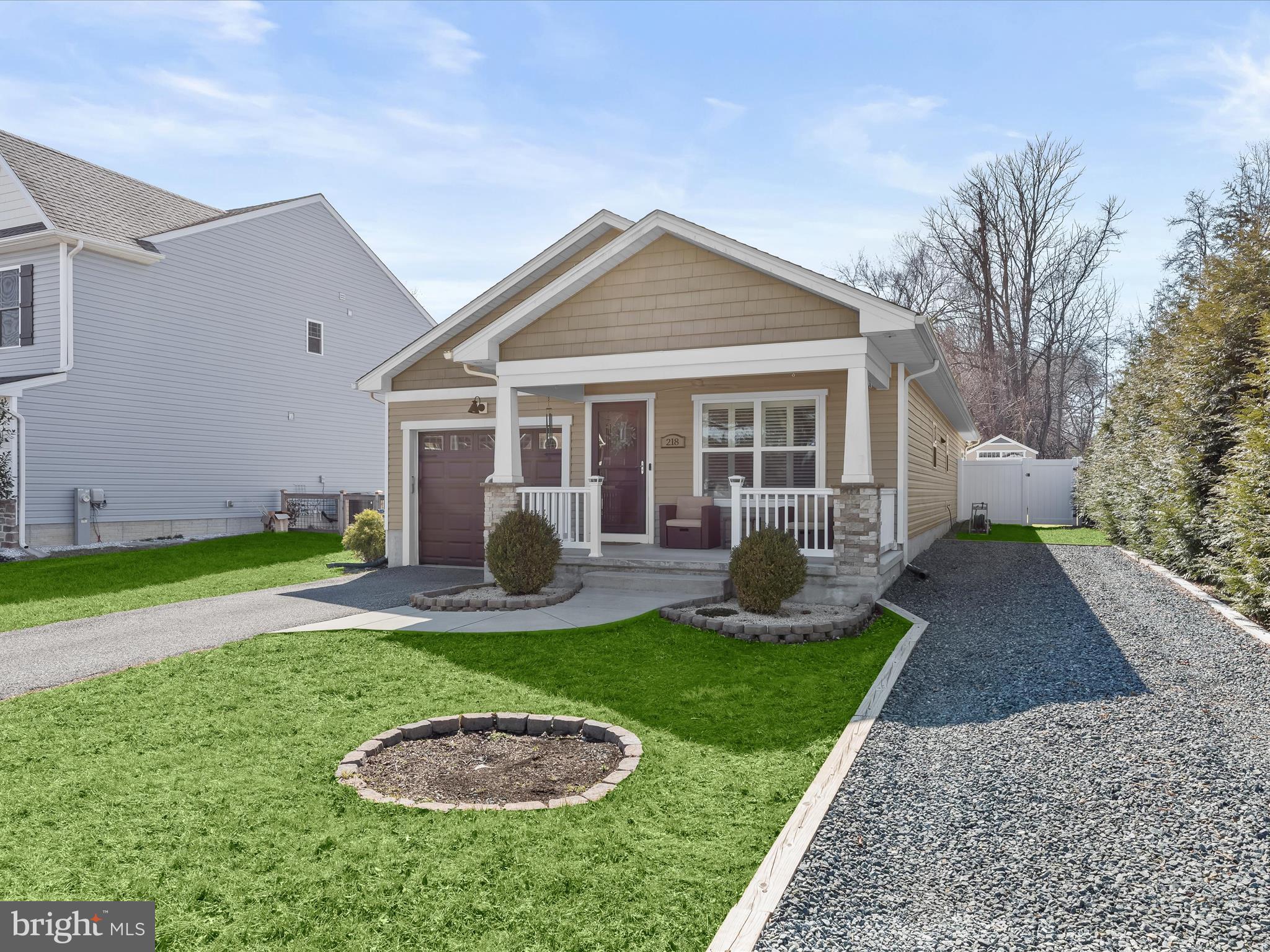 WILLOUGHBY BEACH - Residential