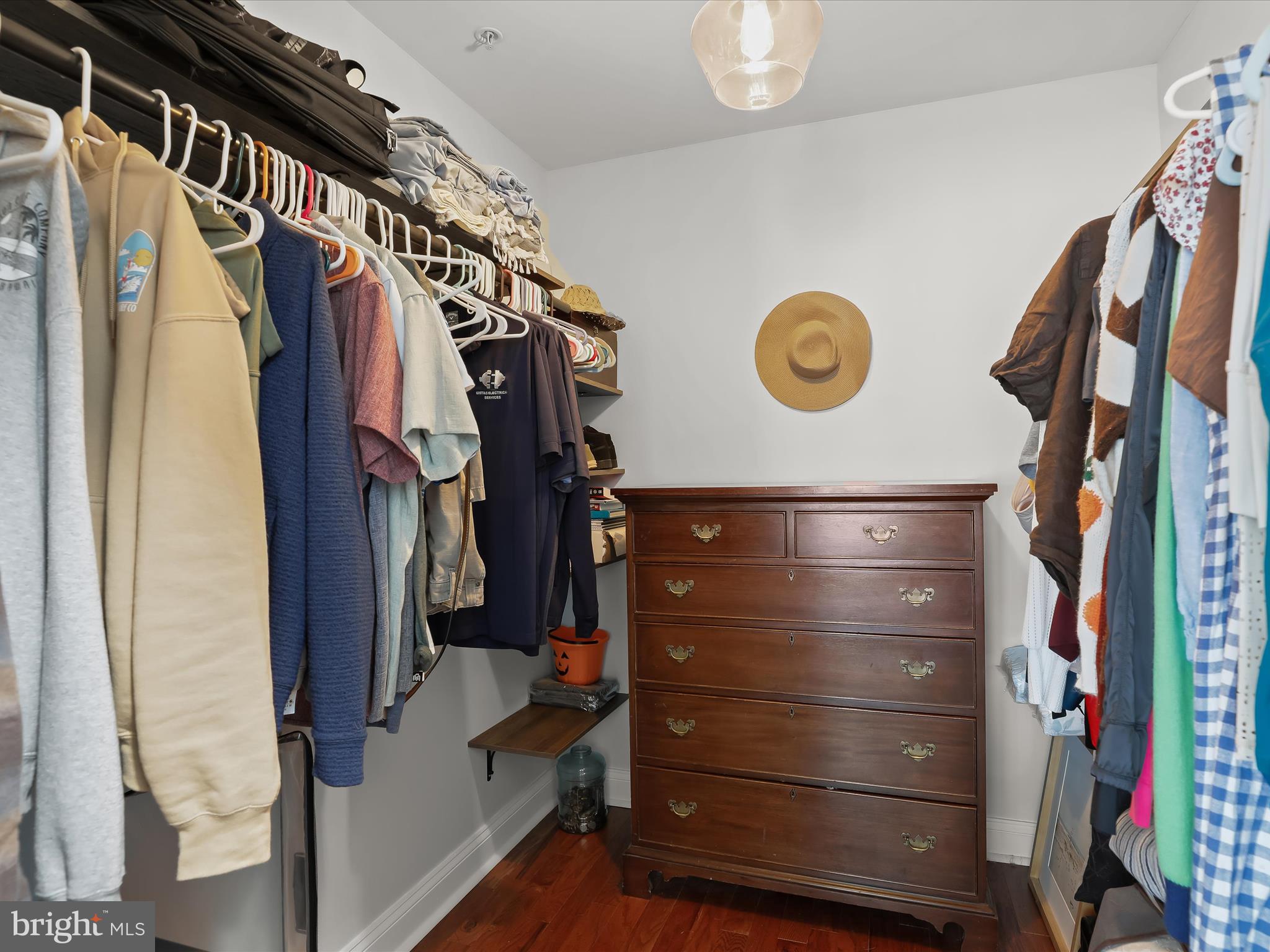 WILLOUGHBY BEACH - Residential