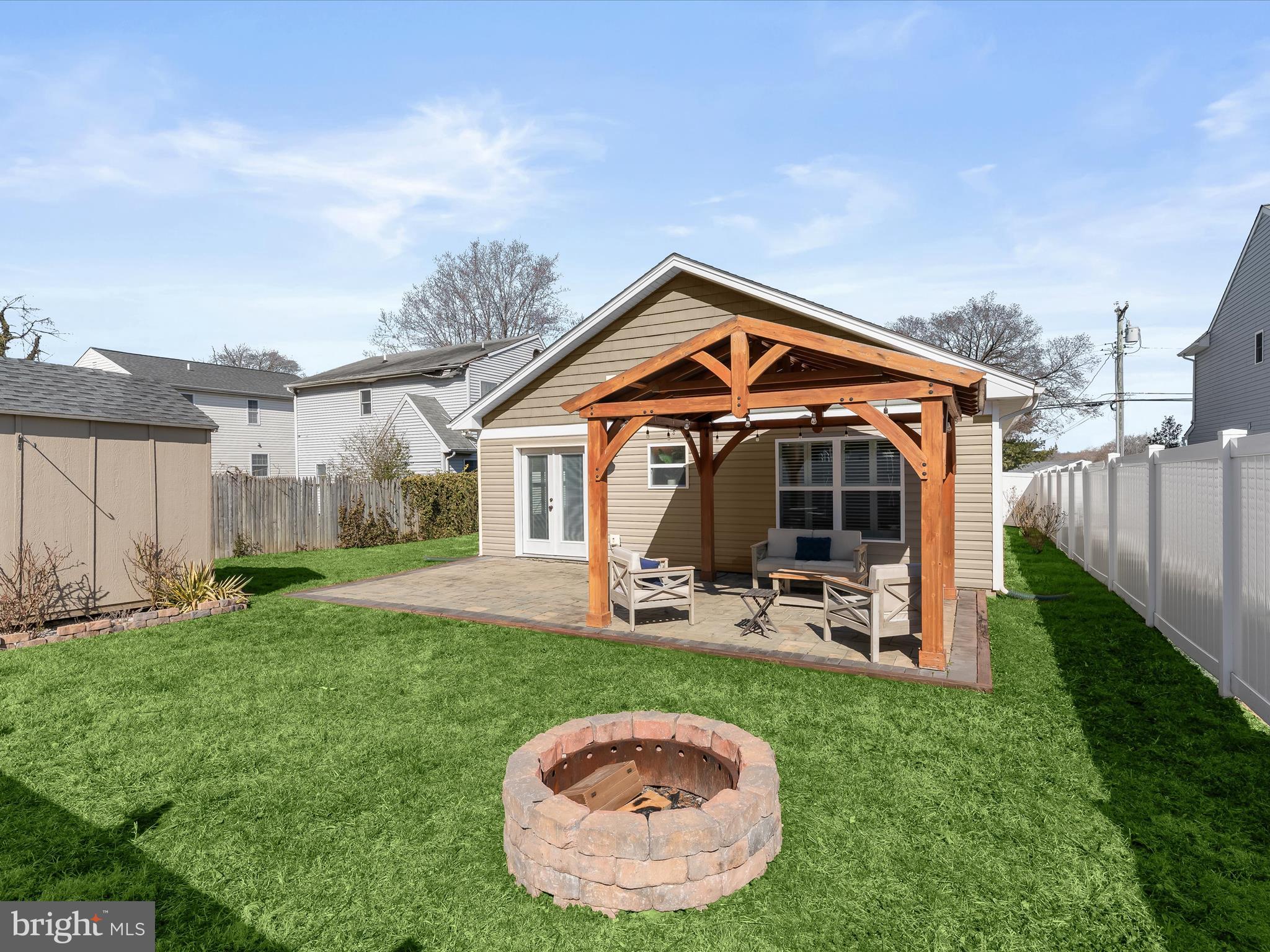 WILLOUGHBY BEACH - Residential