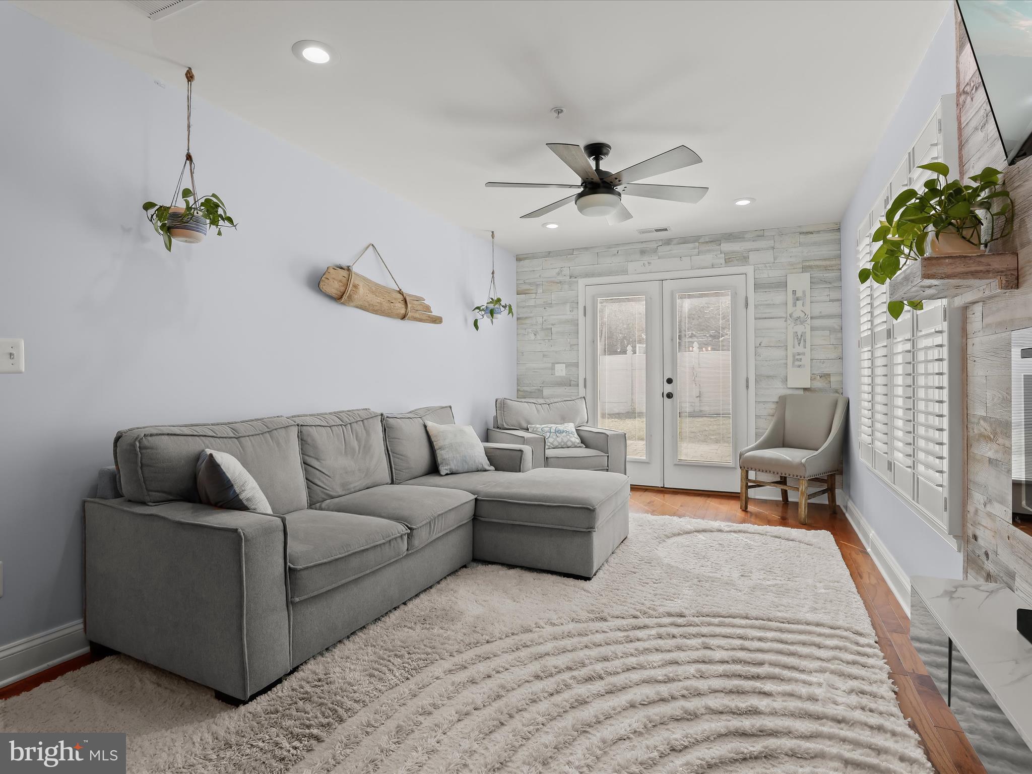 WILLOUGHBY BEACH - Residential