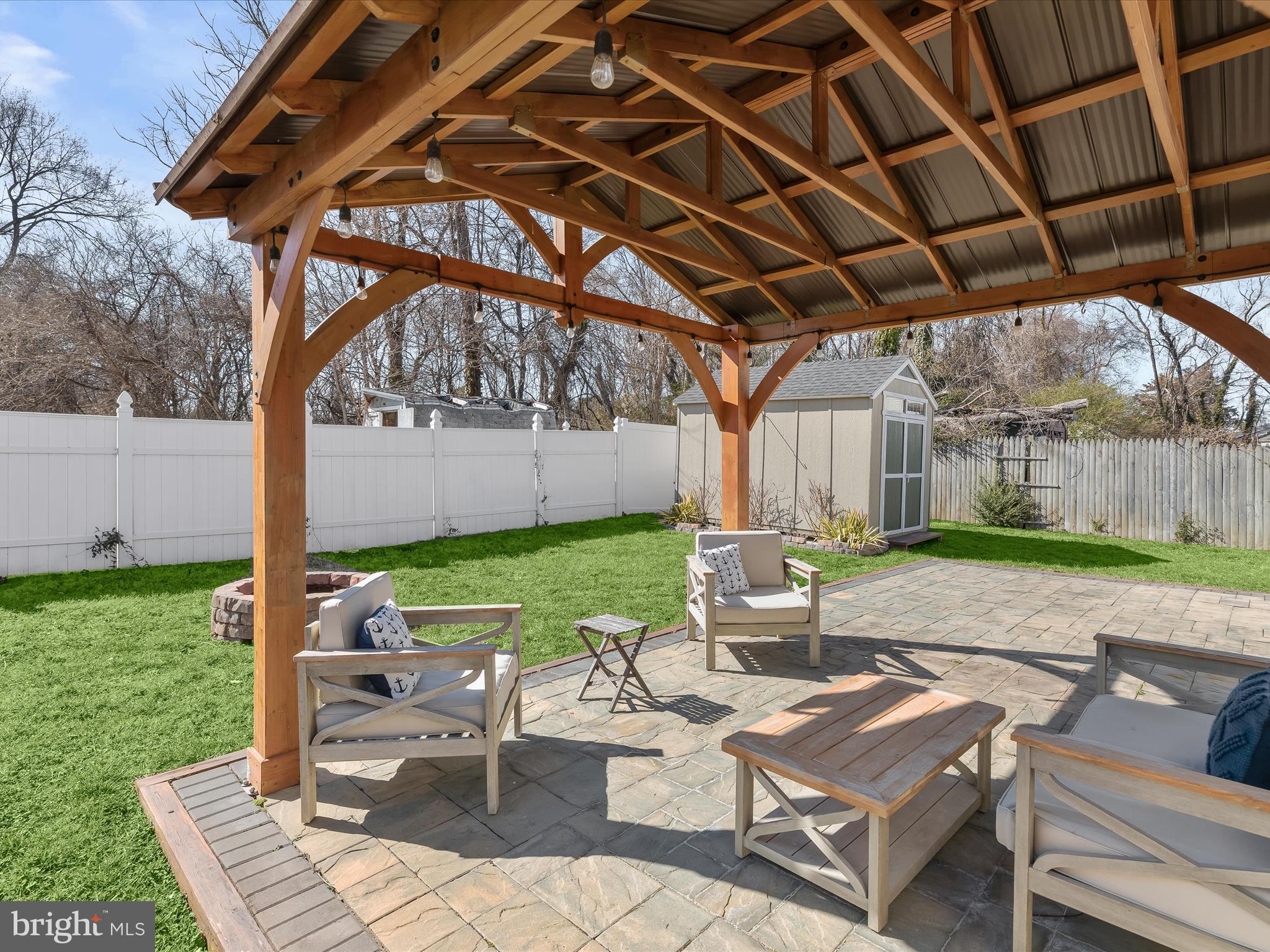 WILLOUGHBY BEACH - Residential