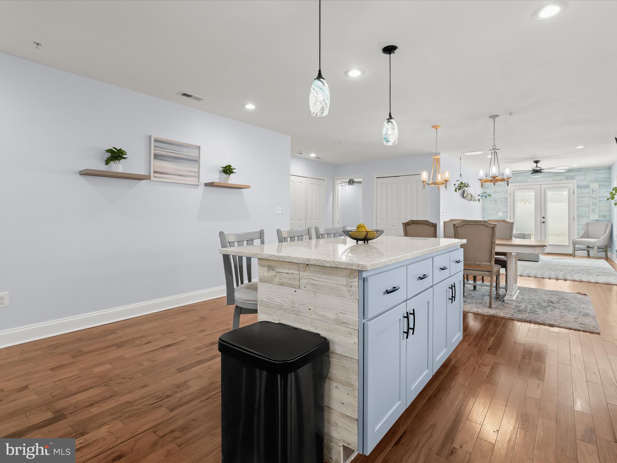 WILLOUGHBY BEACH - Residential