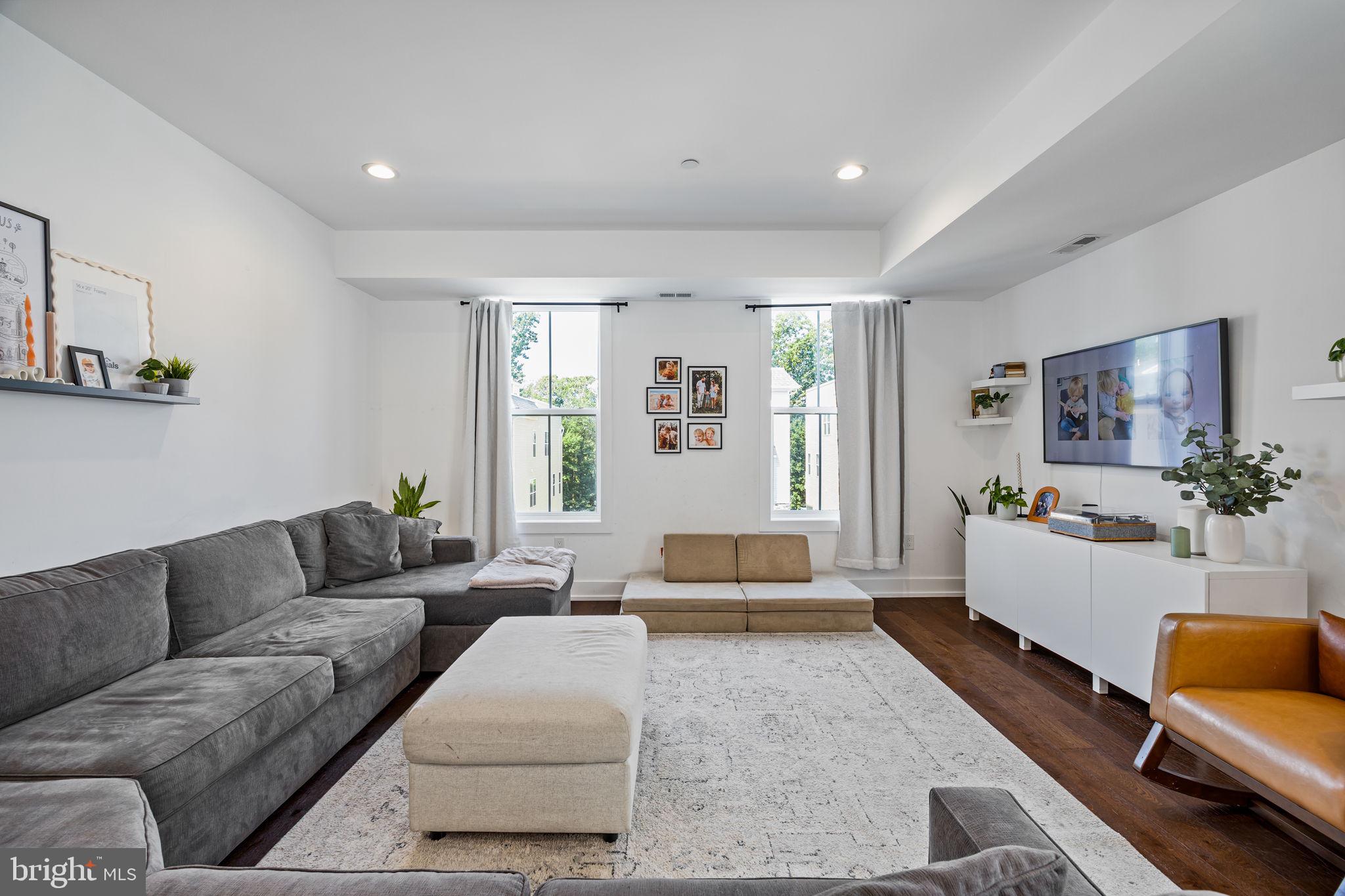 ROXBOROUGH - Residential