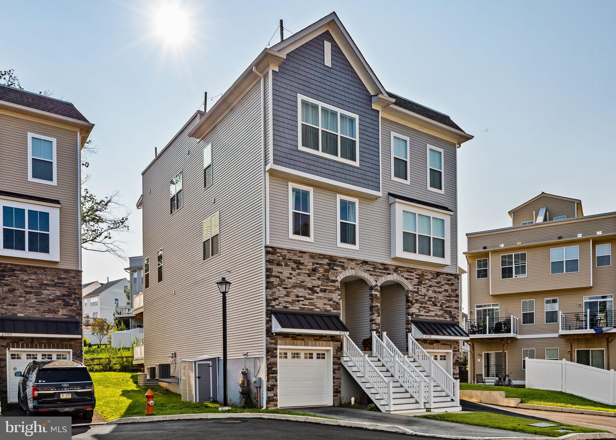 ROXBOROUGH - Residential